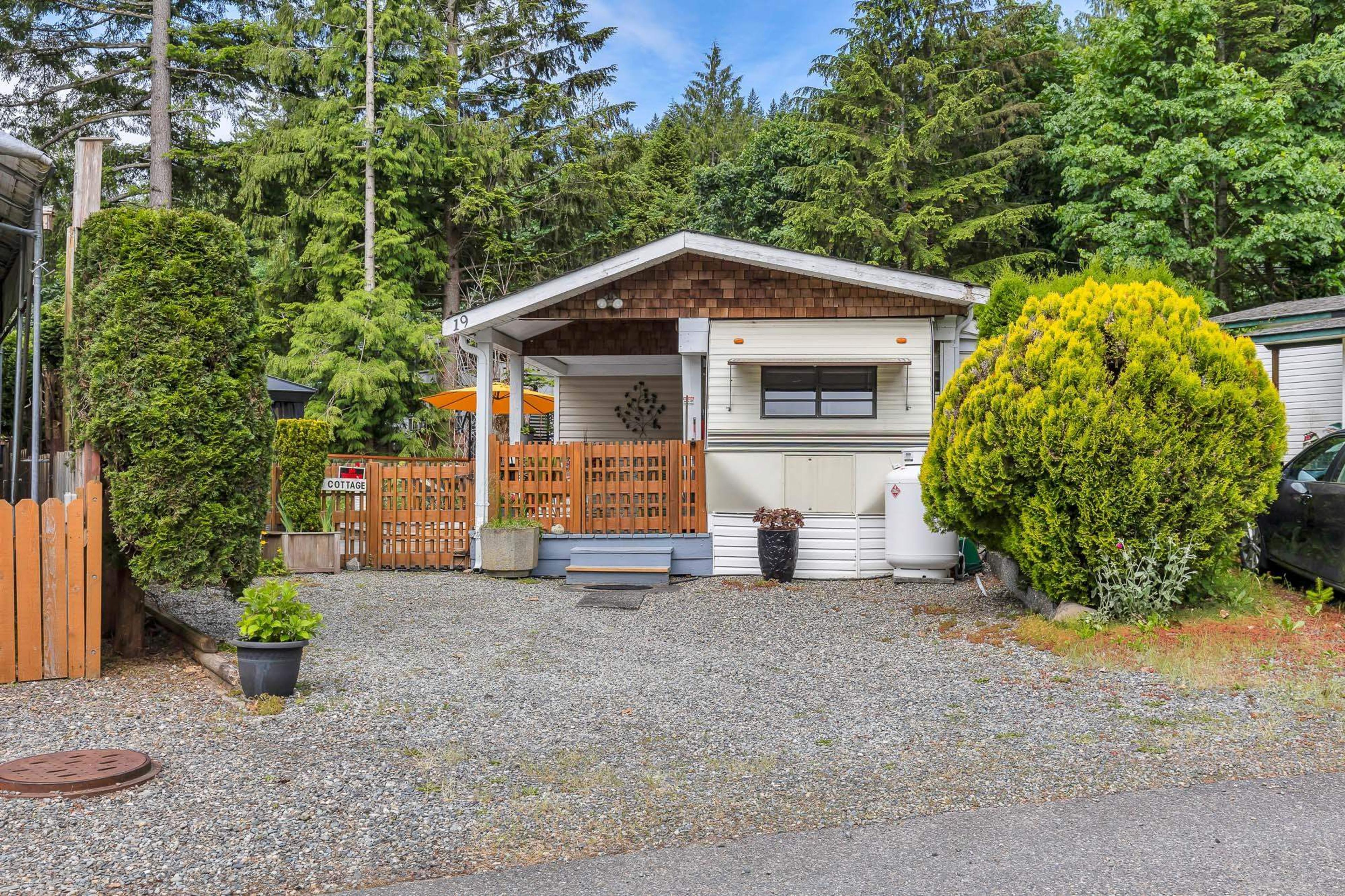 1650 Columbia Valley Road, Columbia Valley - Exteriors - Photo 1