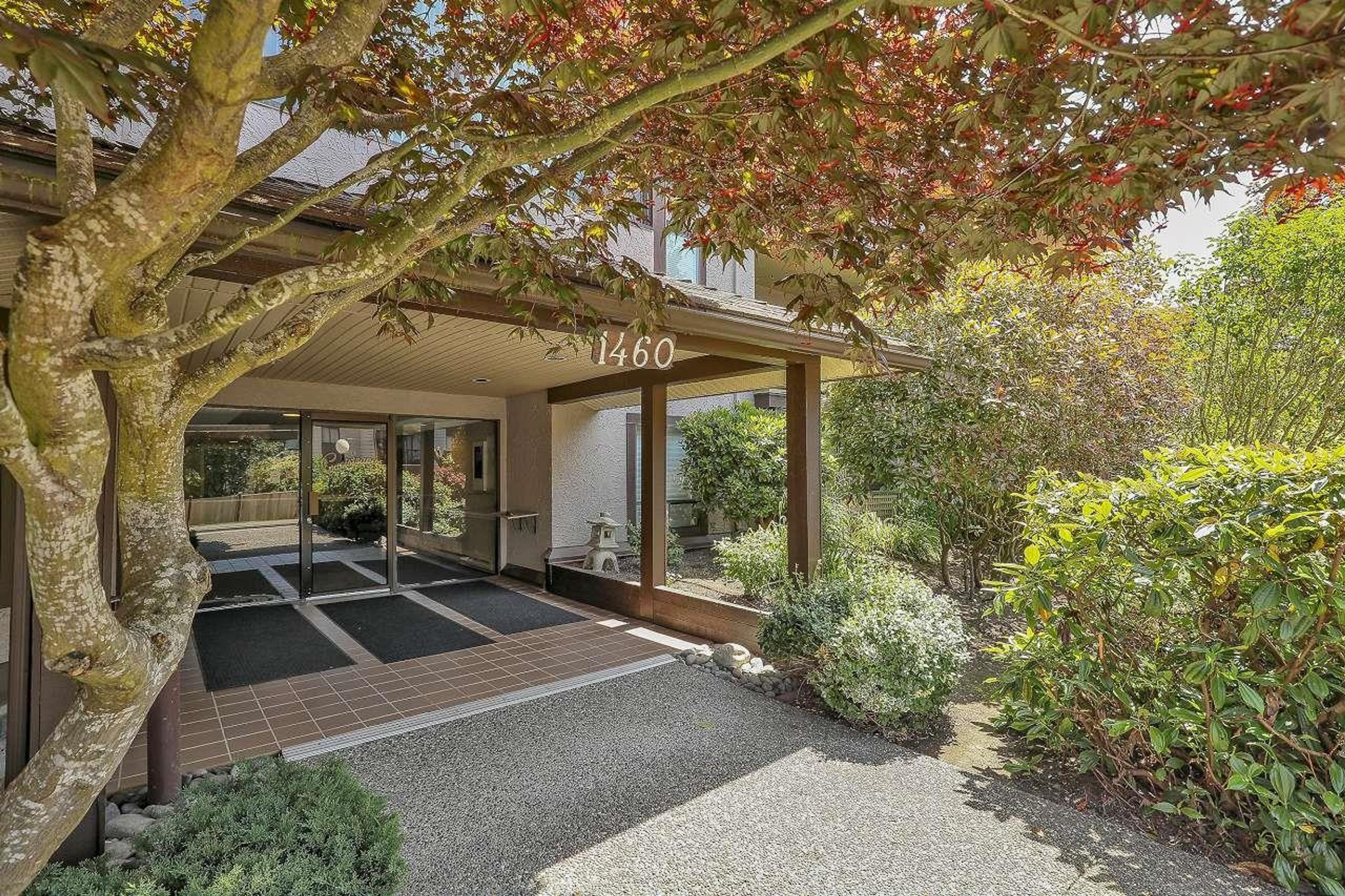 1460 Martin Street, White Rock - Exteriors - Photo 2