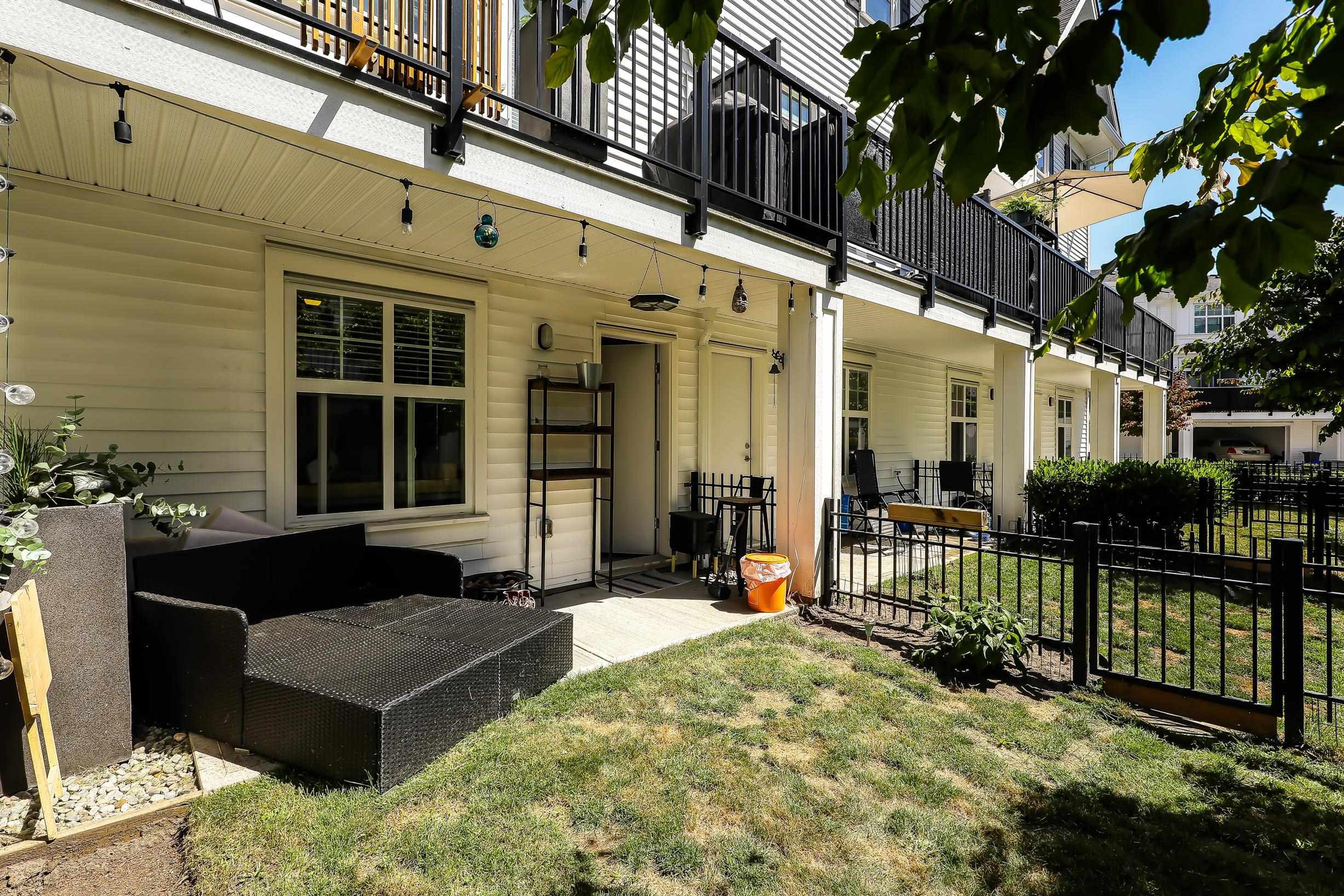 27735 Roundhouse Drive, Abbotsford - Exteriors - Photo 2