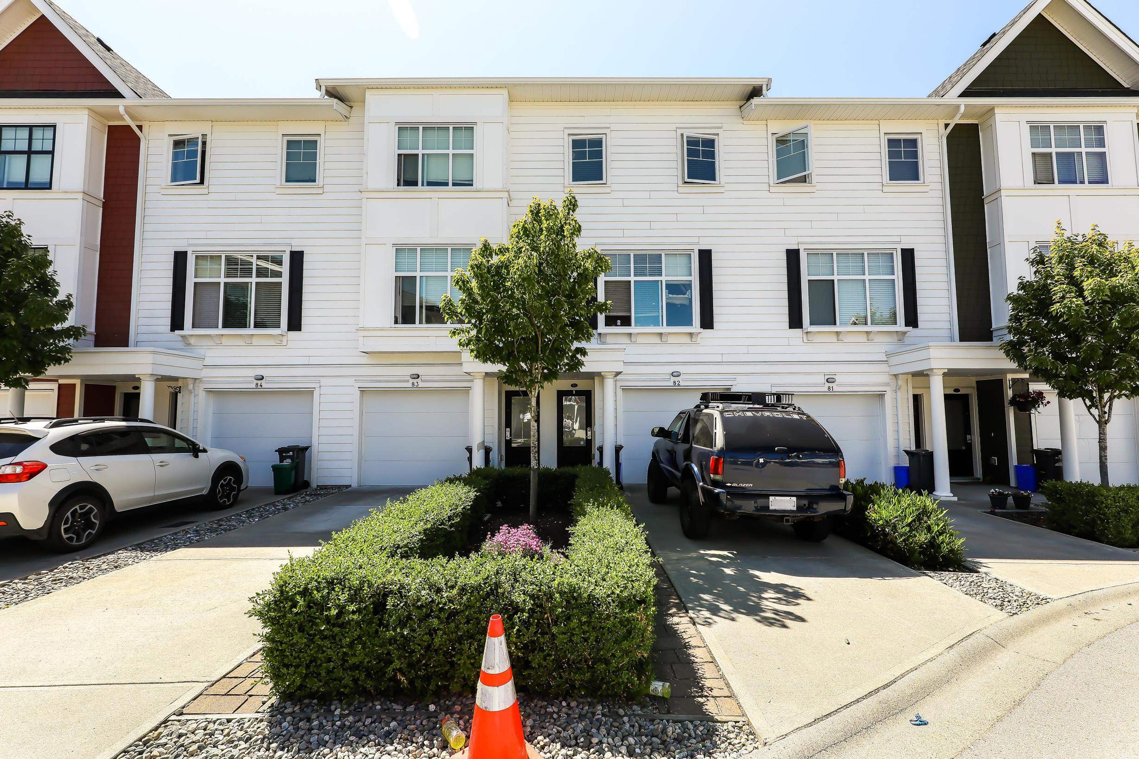 27735 Roundhouse Drive, Abbotsford - Exteriors - Full Complex View - Photo 3