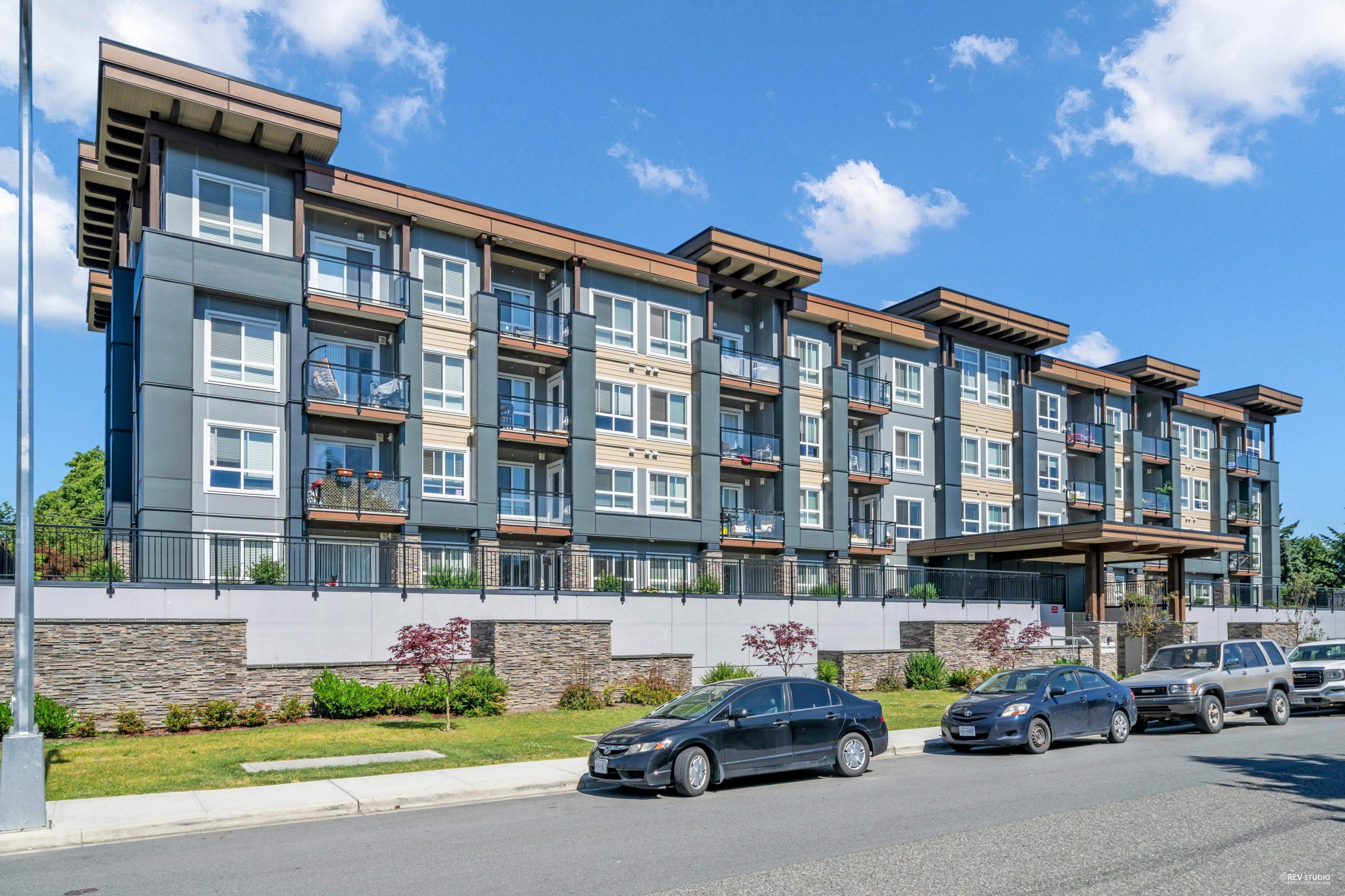 9450 Robson Street, Chilliwack - Exteriors - Full Complex View - Photo 2