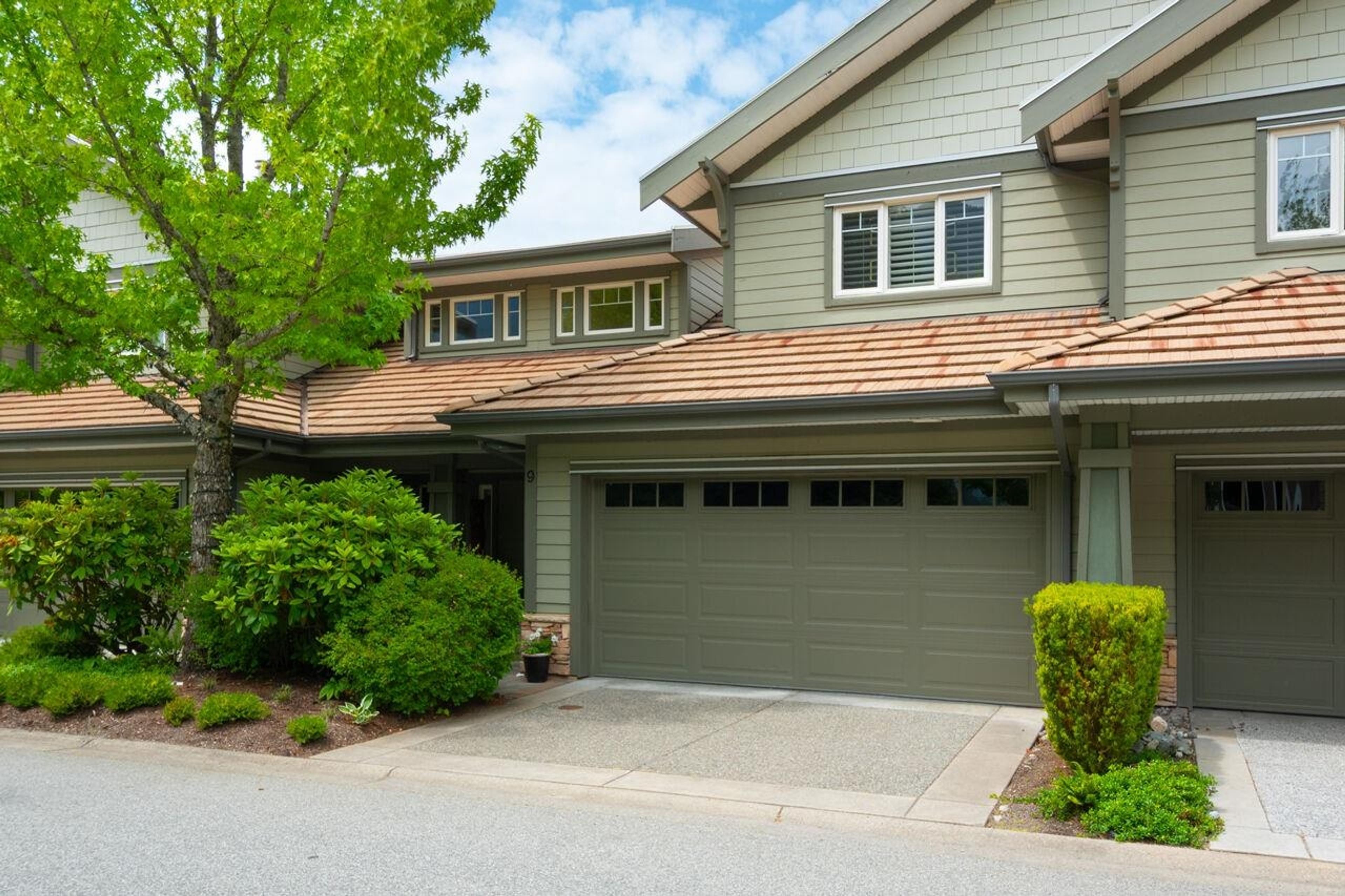 11 Beach Drive, West Vancouver - Exteriors - Photo 3