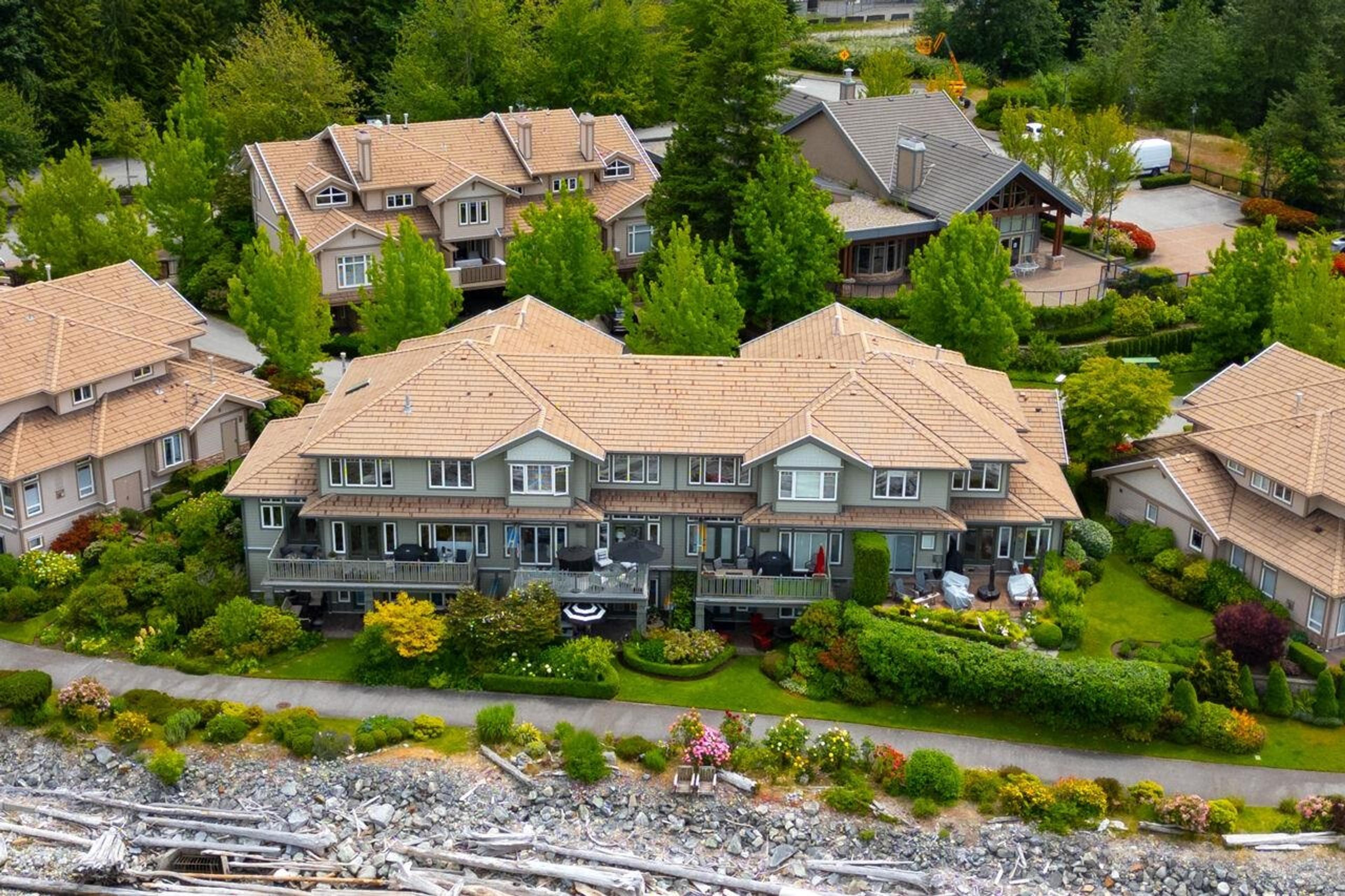 11 Beach Drive, West Vancouver - Exteriors - Full Complex View, Drone/Aerial View - Photo 4