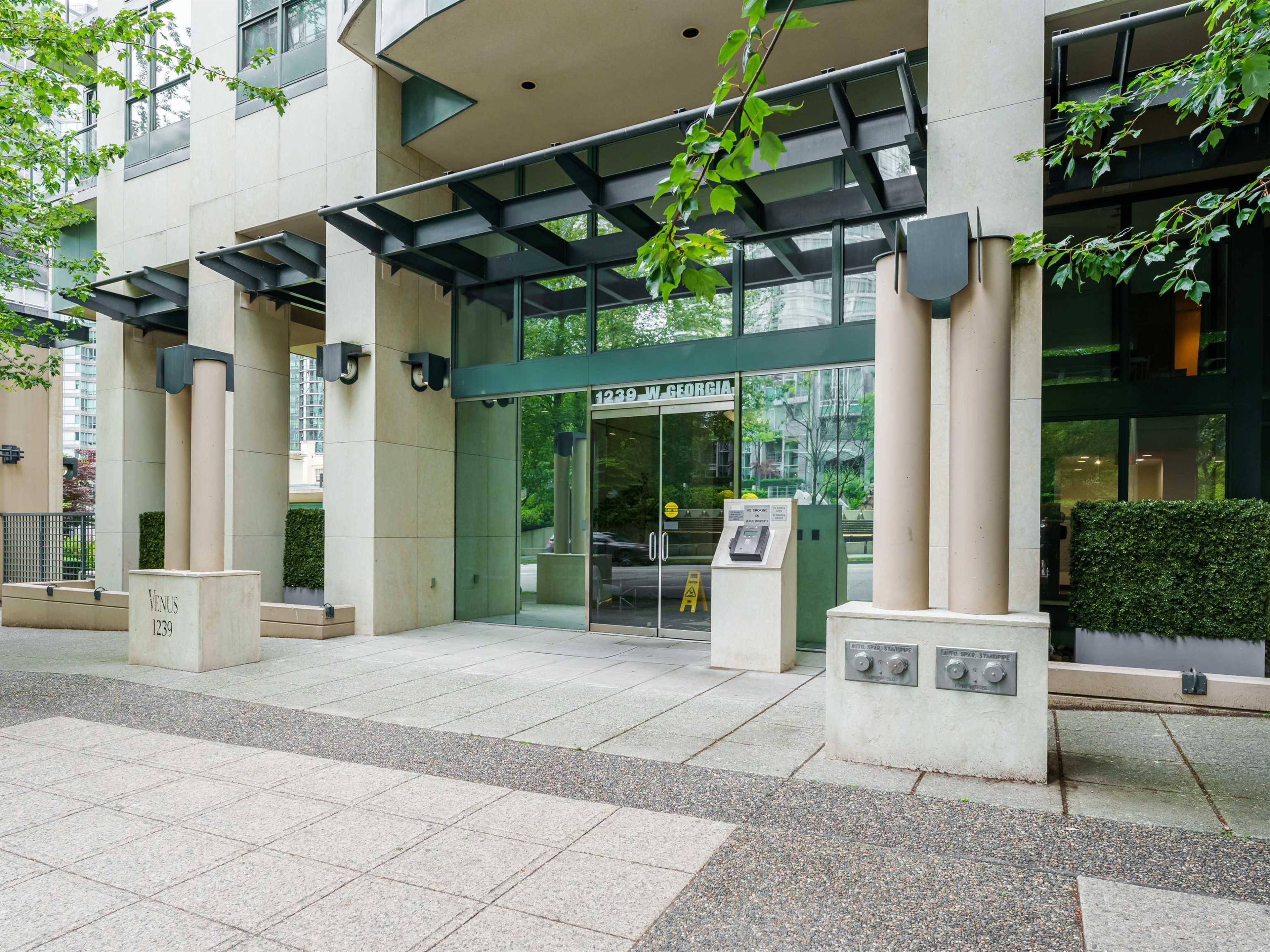 1239 W Georgia Street, Vancouver - Exteriors - Photo 2