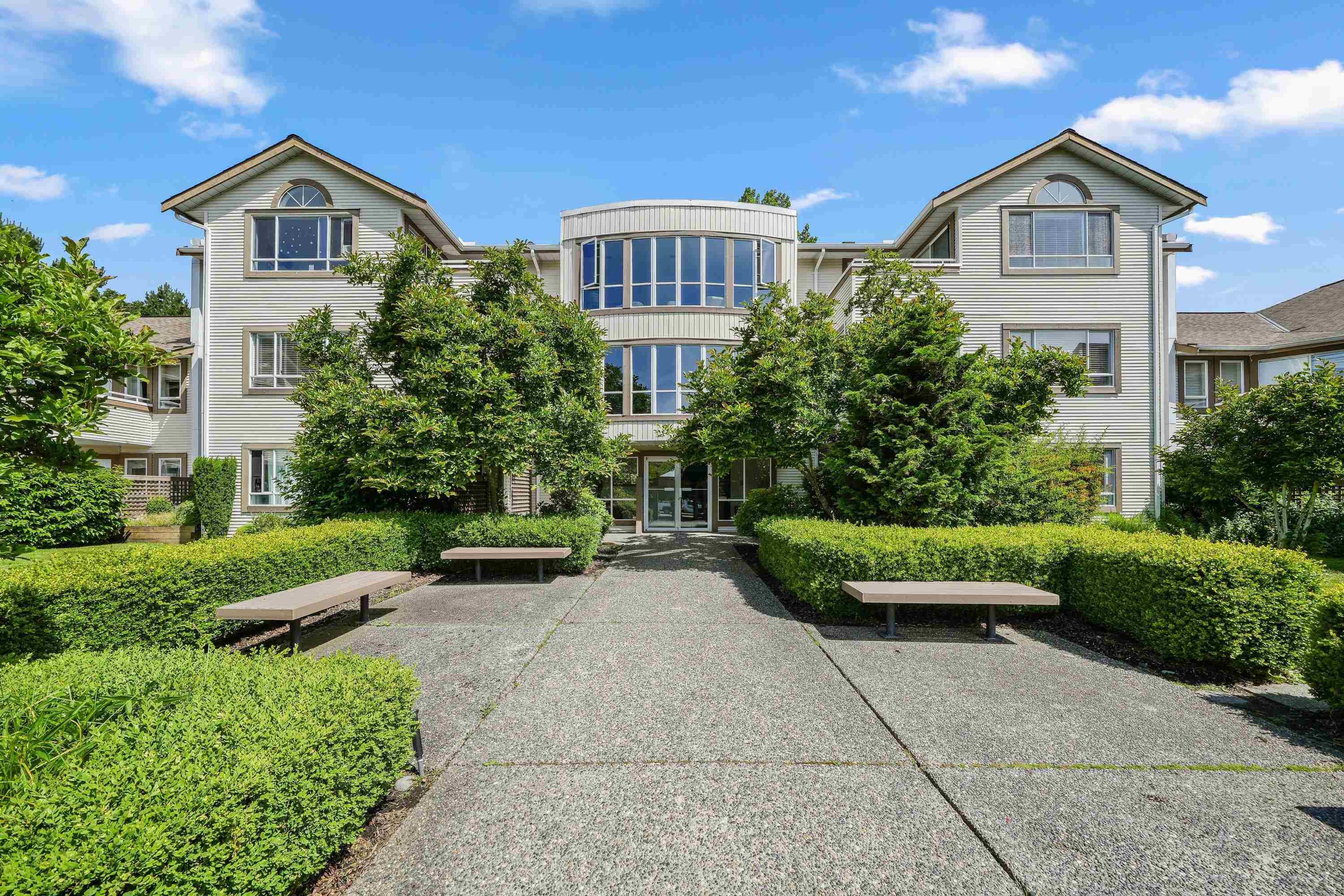 15991 Thrift Avenue, White Rock - Exteriors - Photo 2