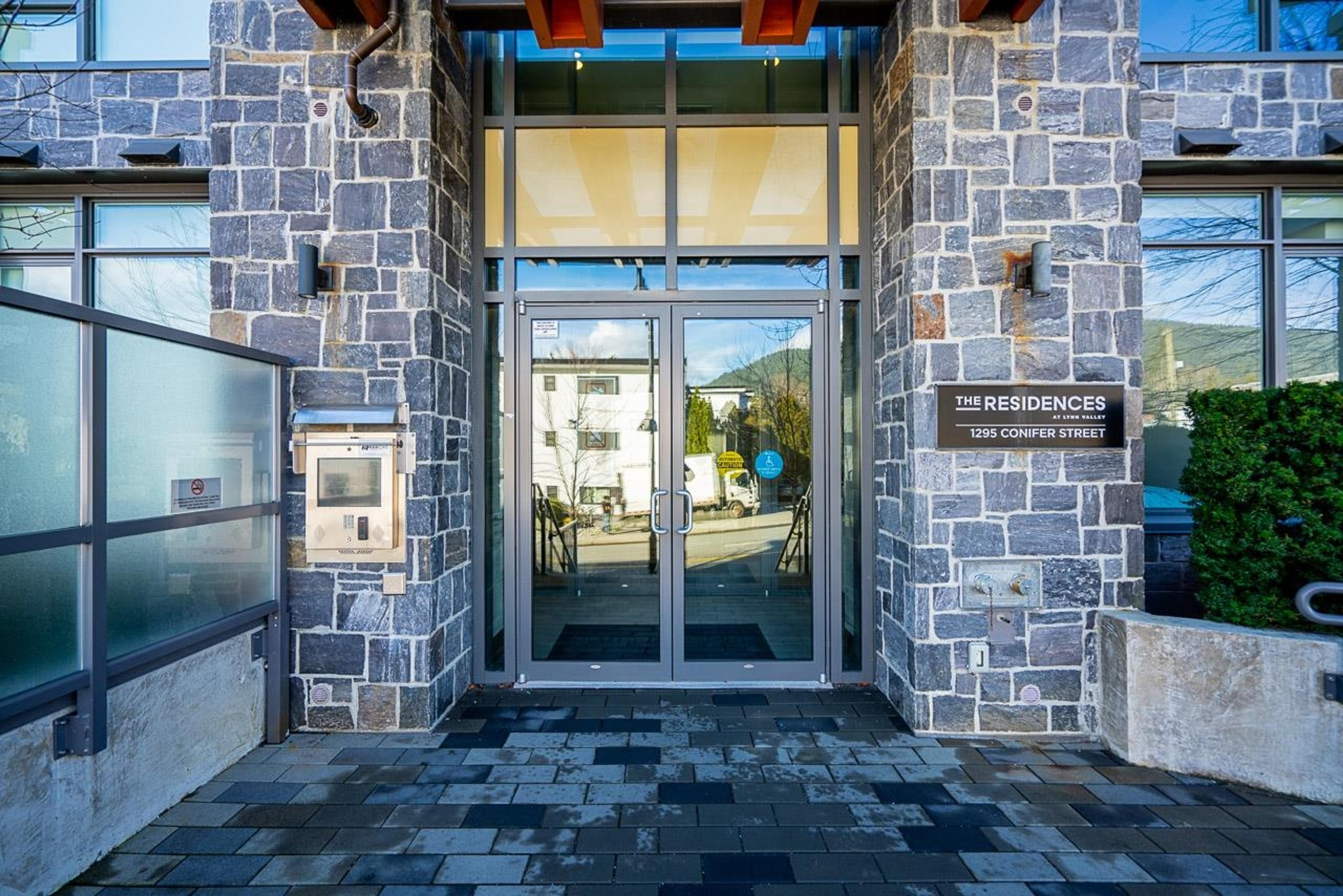 1295 Conifer Street, North Vancouver - Exteriors - Photo 3