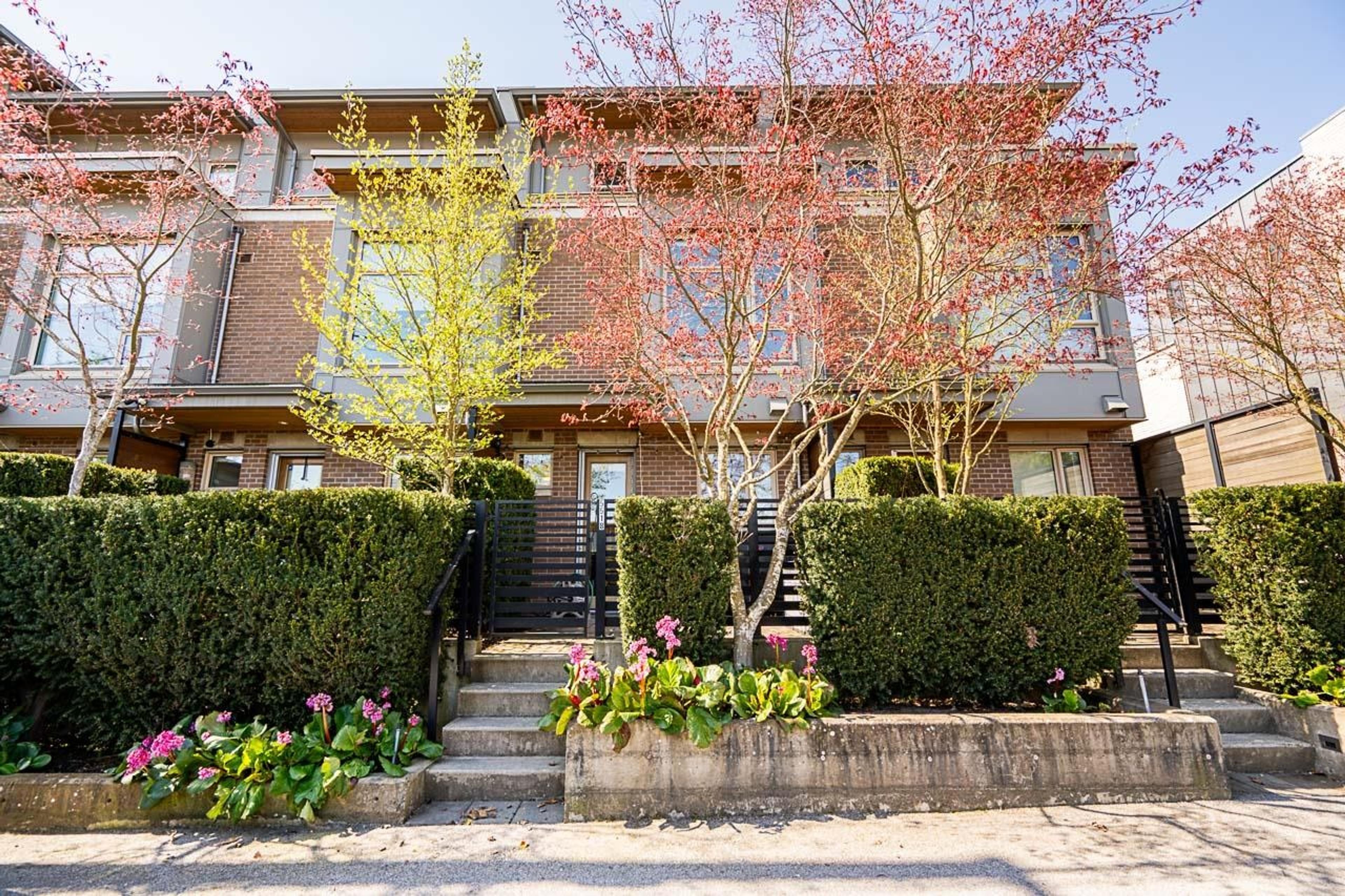 5522 Oak Street, Vancouver - Exteriors - Full Complex View - Photo 1