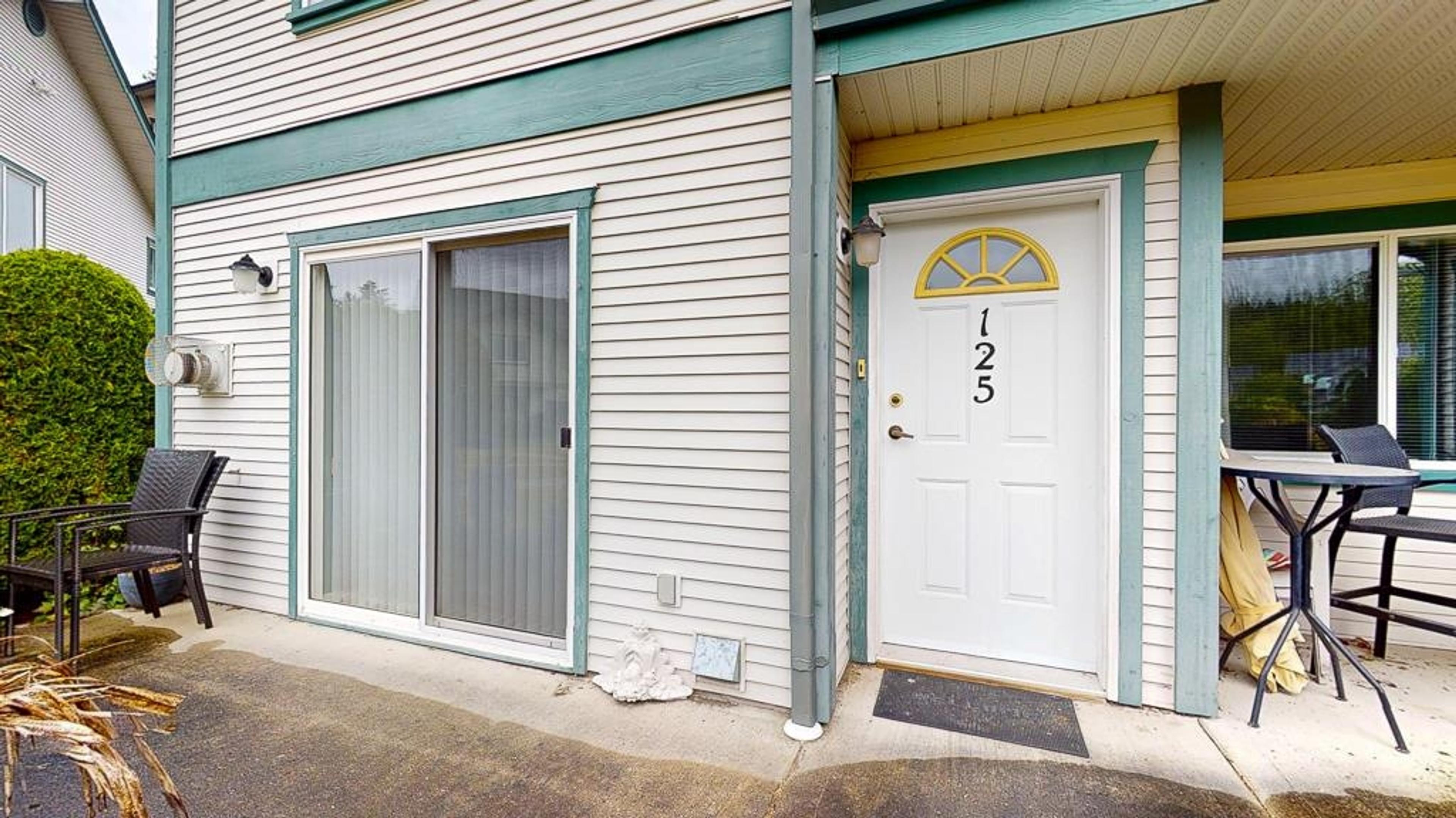 5711 Ebbtide Street, Sechelt - Exteriors - Photo 2