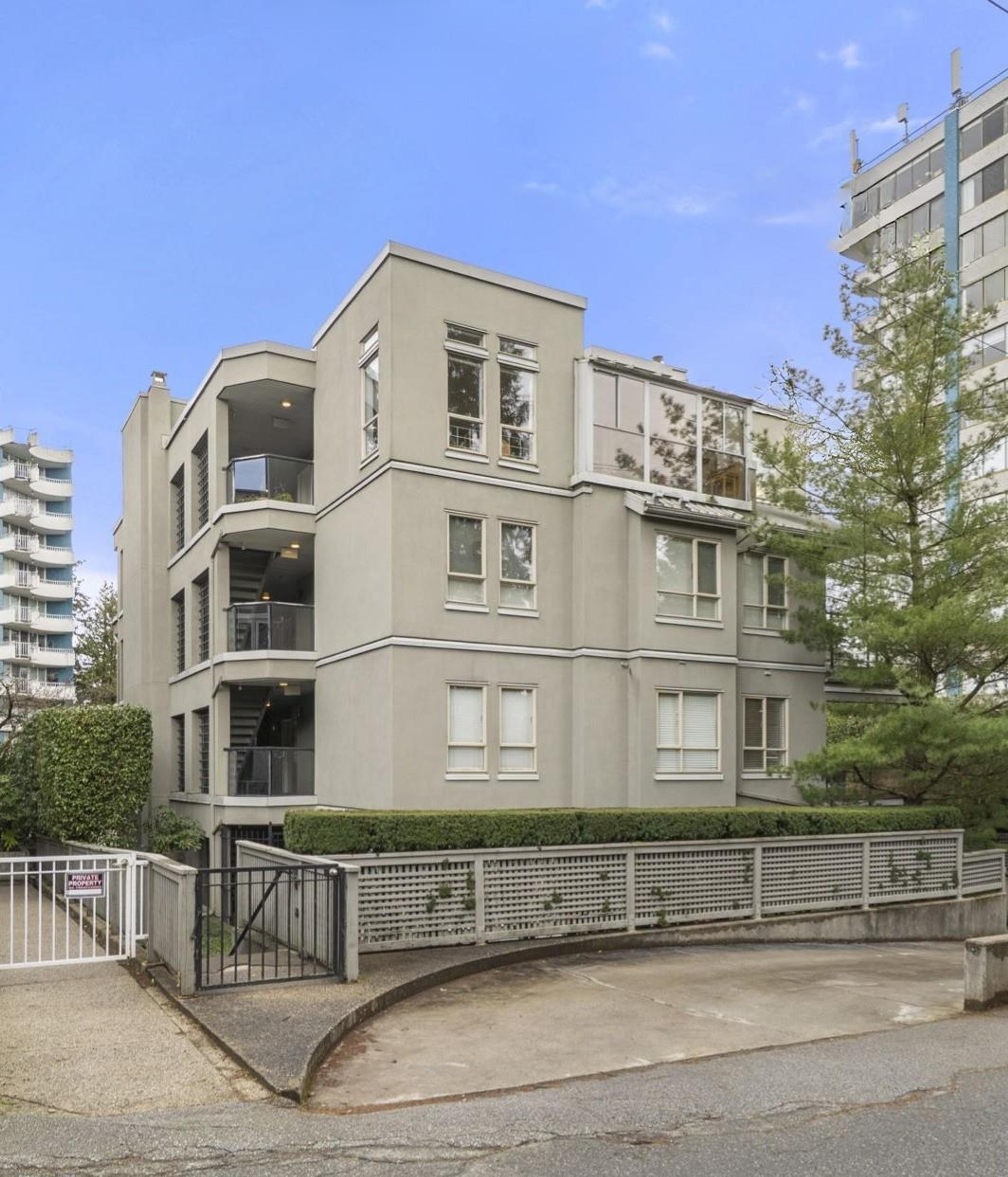 4688 W 10th Avenue, Vancouver - Exteriors - Photo 1