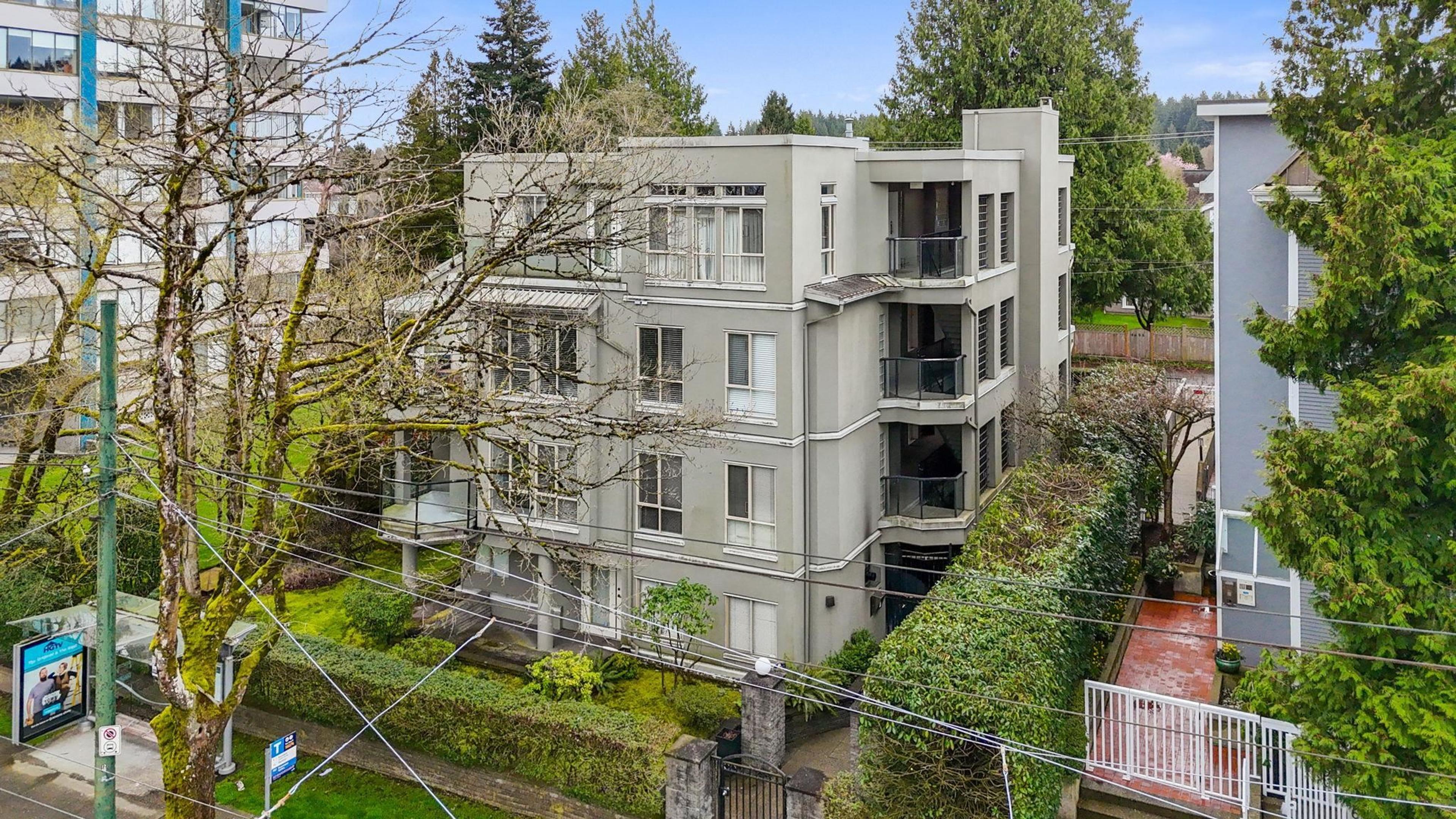 4688 W 10th Avenue, Vancouver - Exteriors - Photo 2