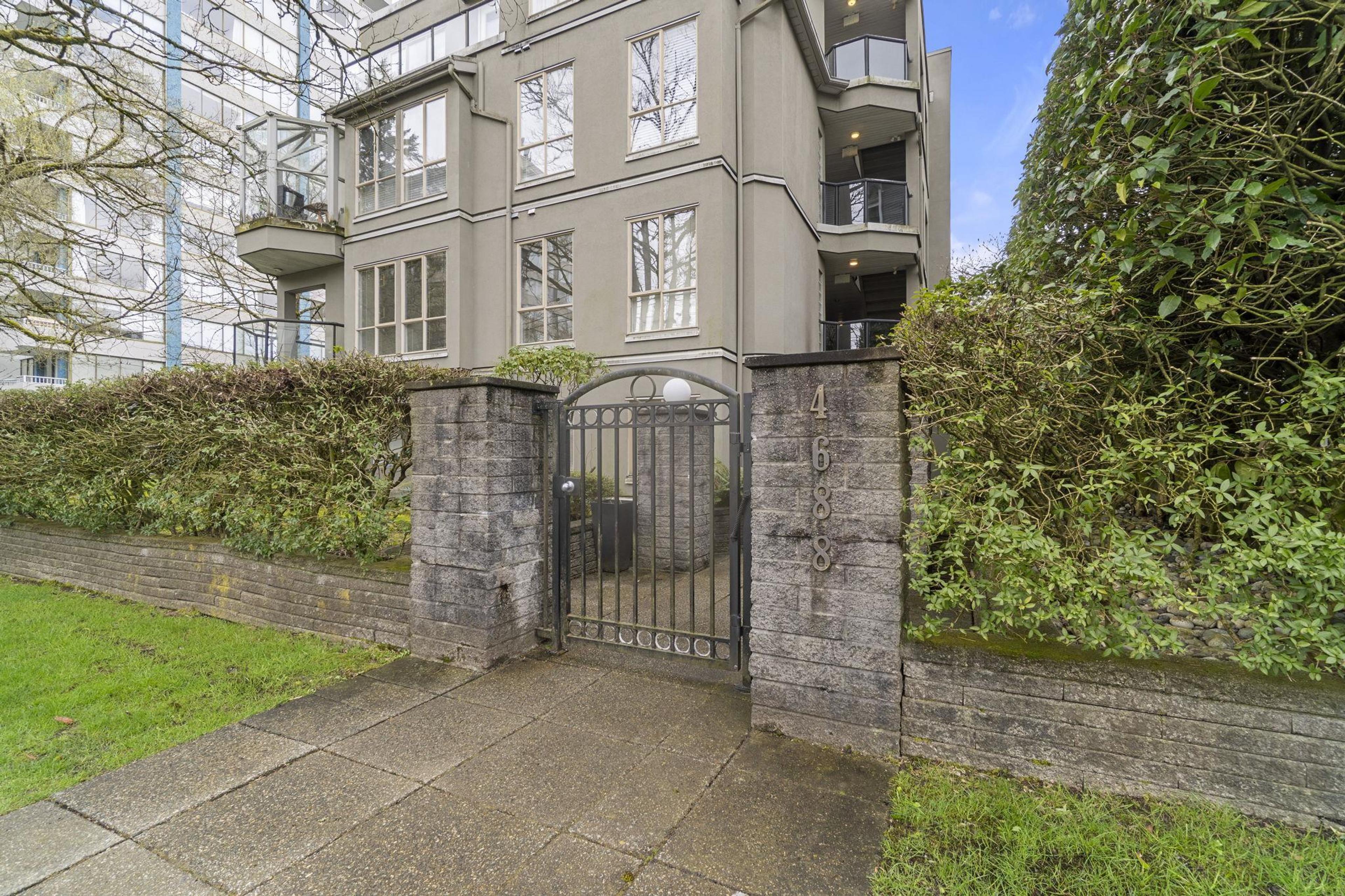 4688 W 10th Avenue, Vancouver - Exteriors - Photo 3