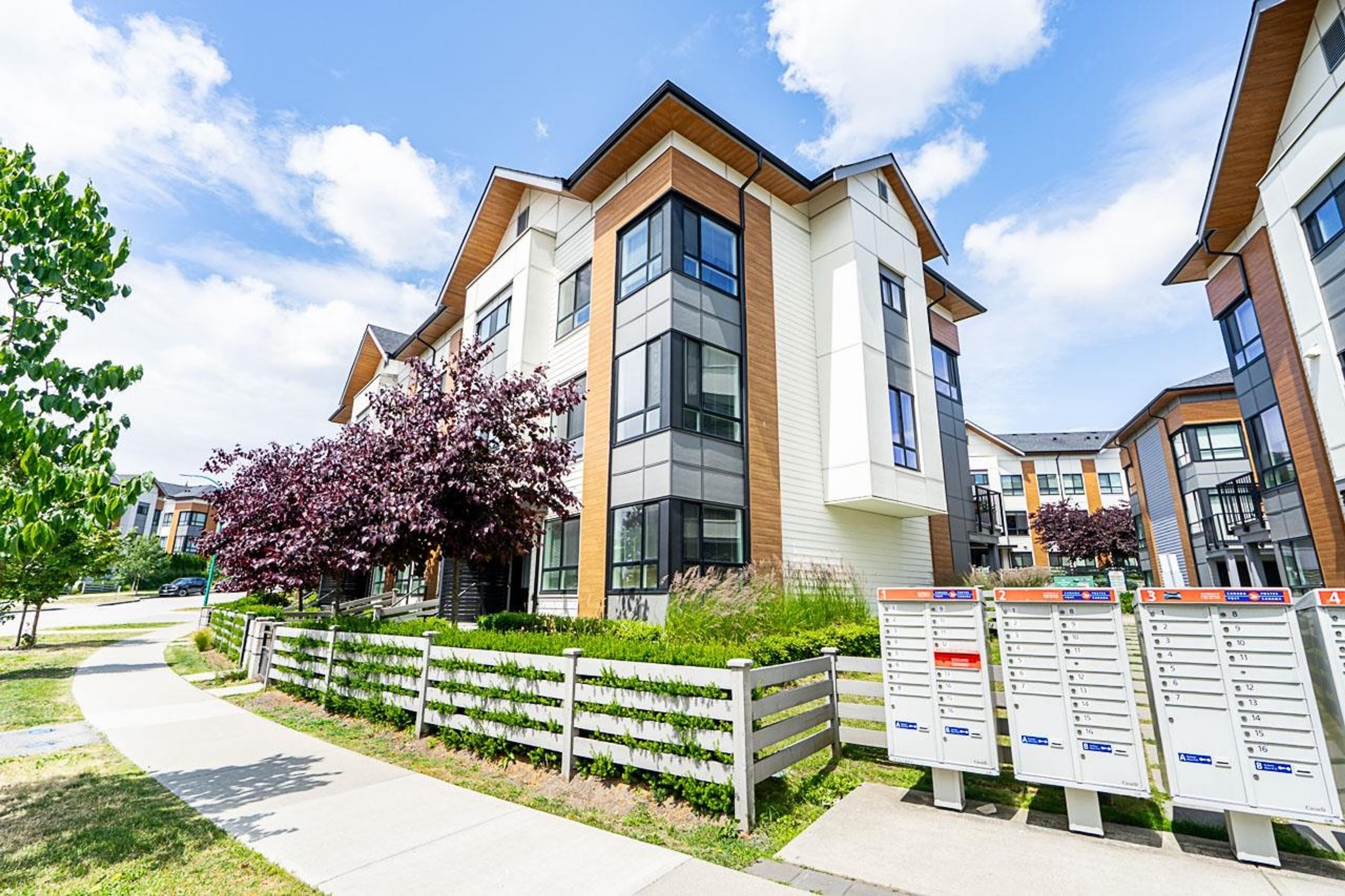 15151 Edmund Drive, Surrey - Exteriors - Full Complex View - Photo 5