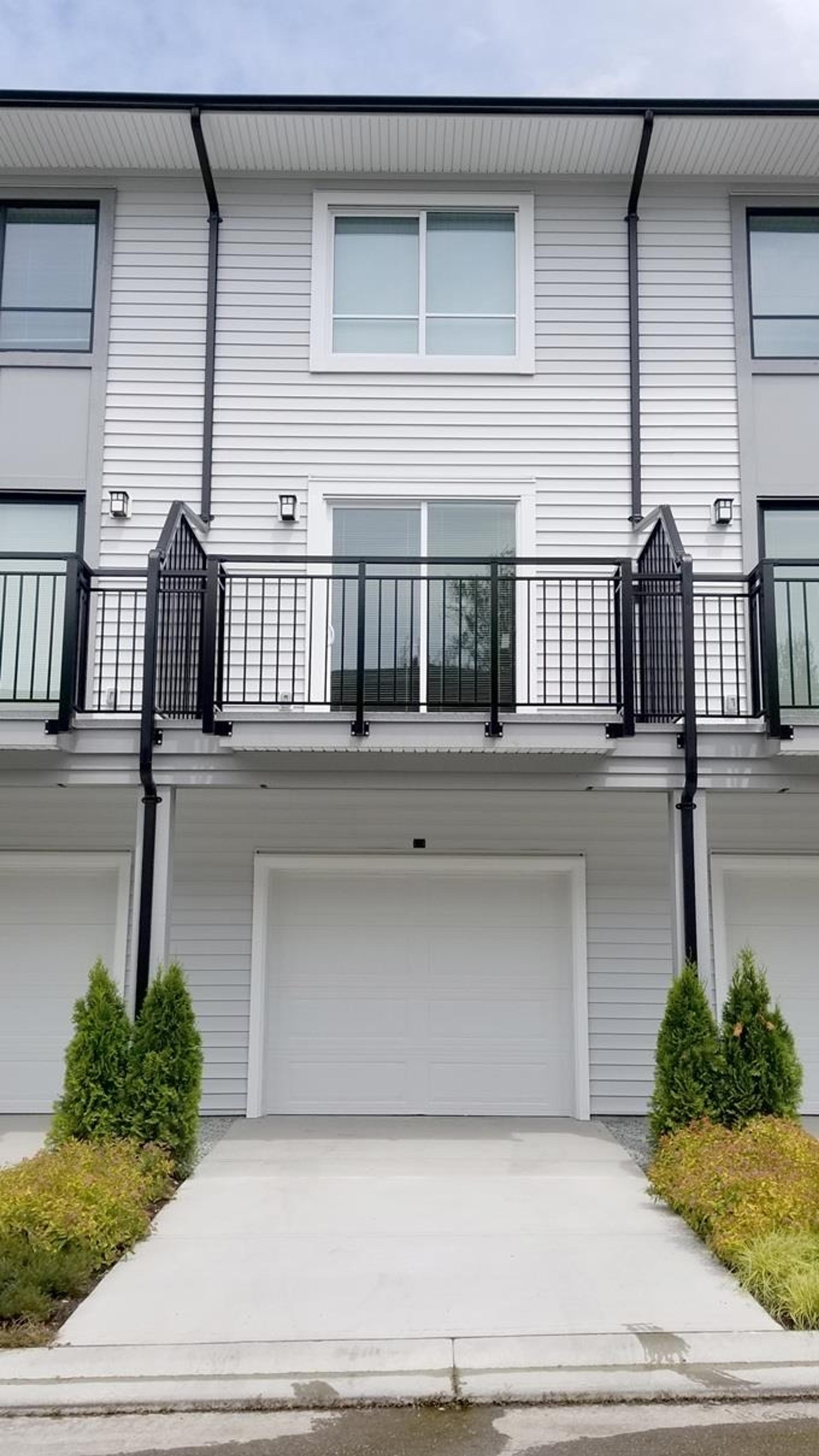 18505 Laurensen Place, Surrey - Exteriors - Photo 4