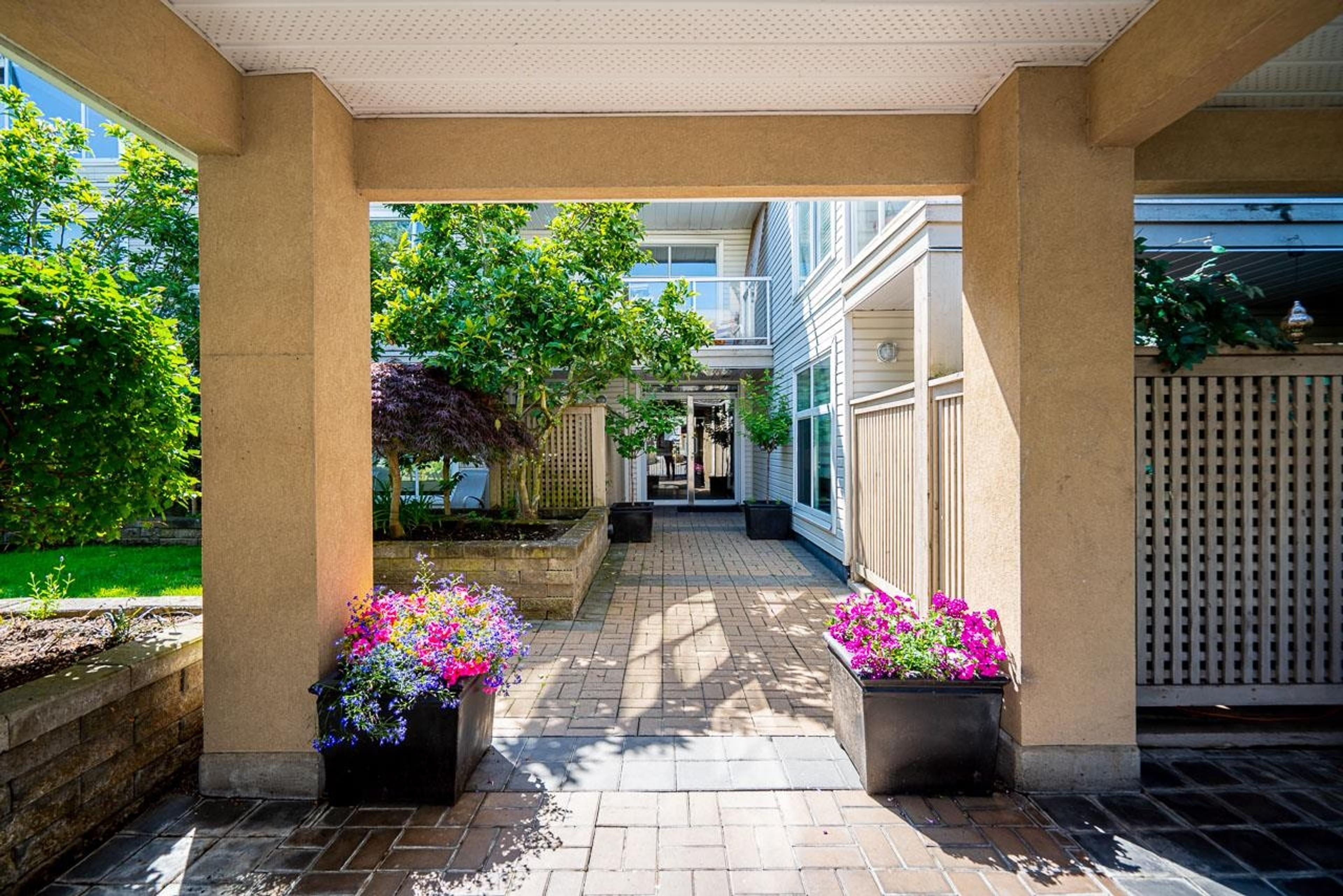 1157 Vidal Street, White Rock - Exteriors - Photo 1