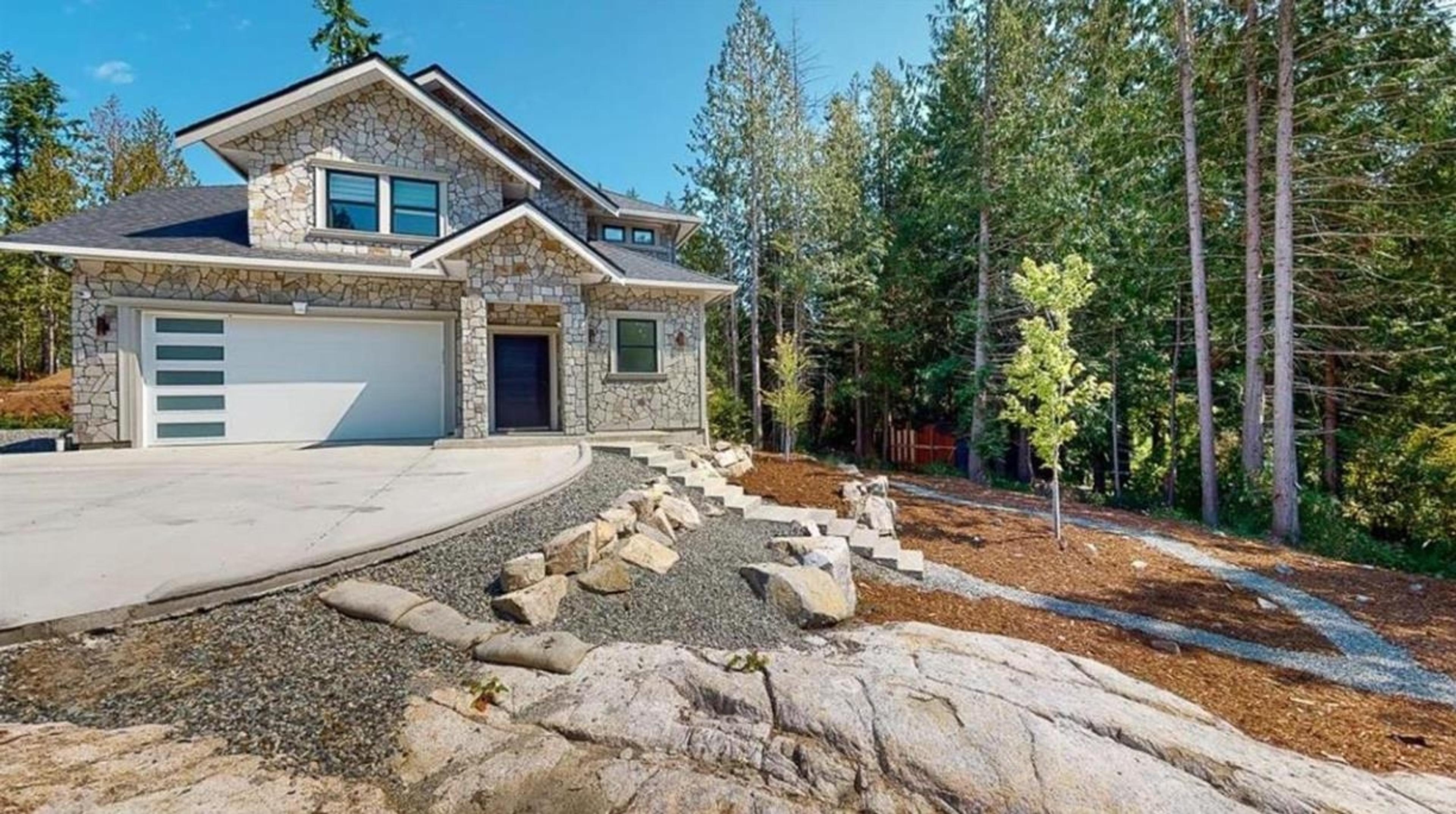 1102 Largo Road, Roberts Creek - Exteriors - Photo 2