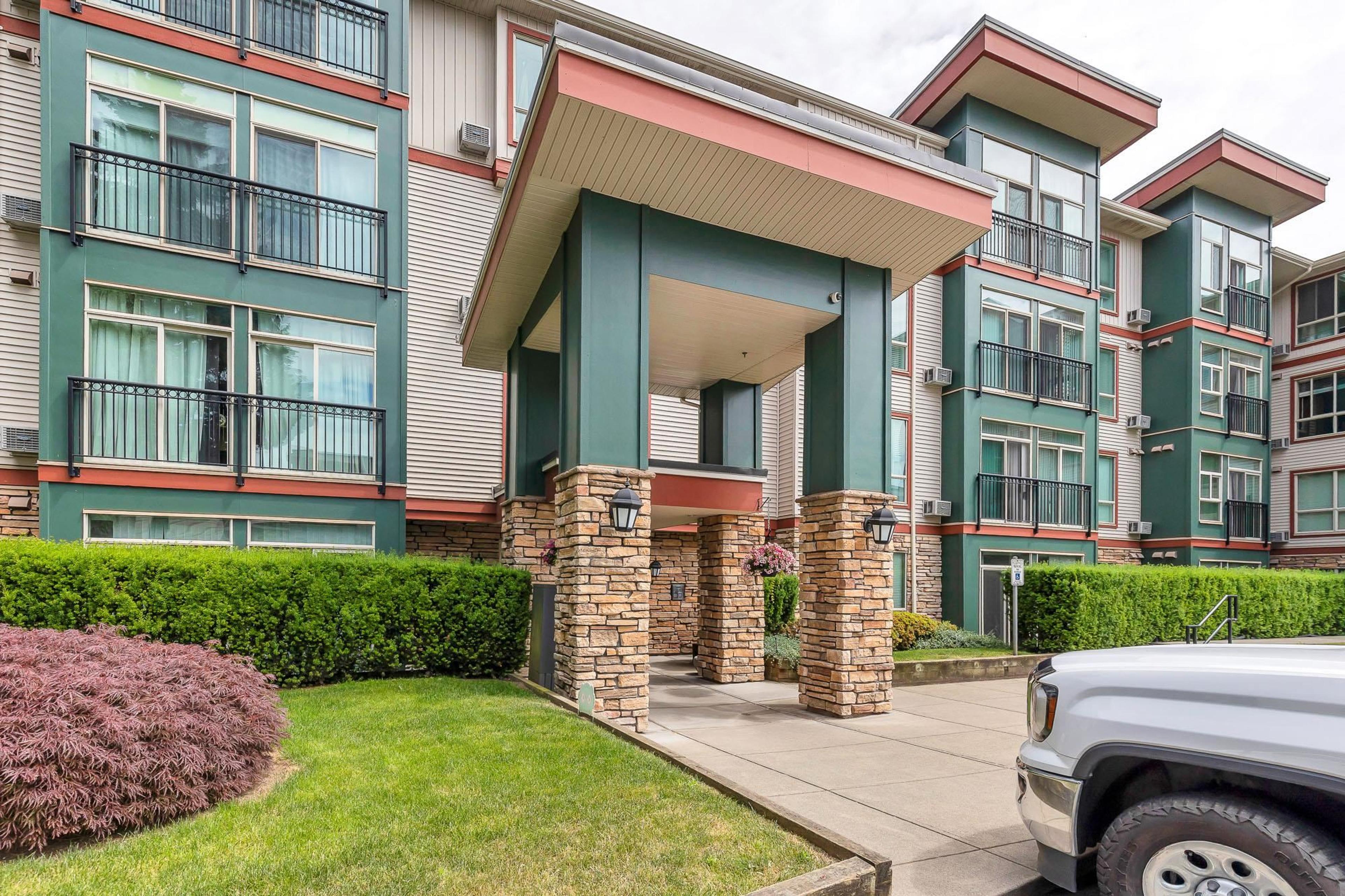 33485 South Fraser Way, Abbotsford - Exteriors - Photo 4