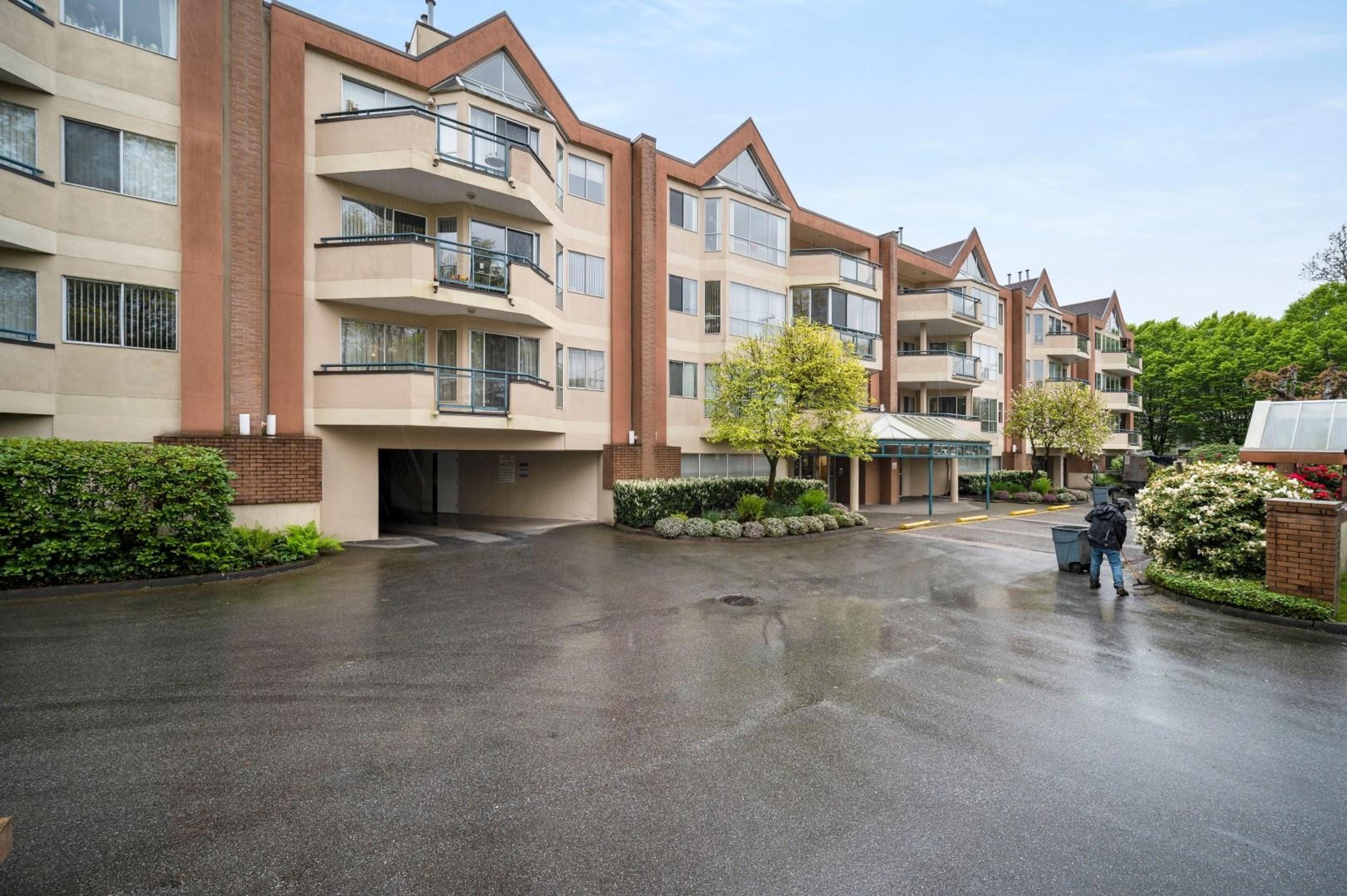 8600 Lansdowne Road, Richmond - Exteriors - Full Complex View - Photo 7