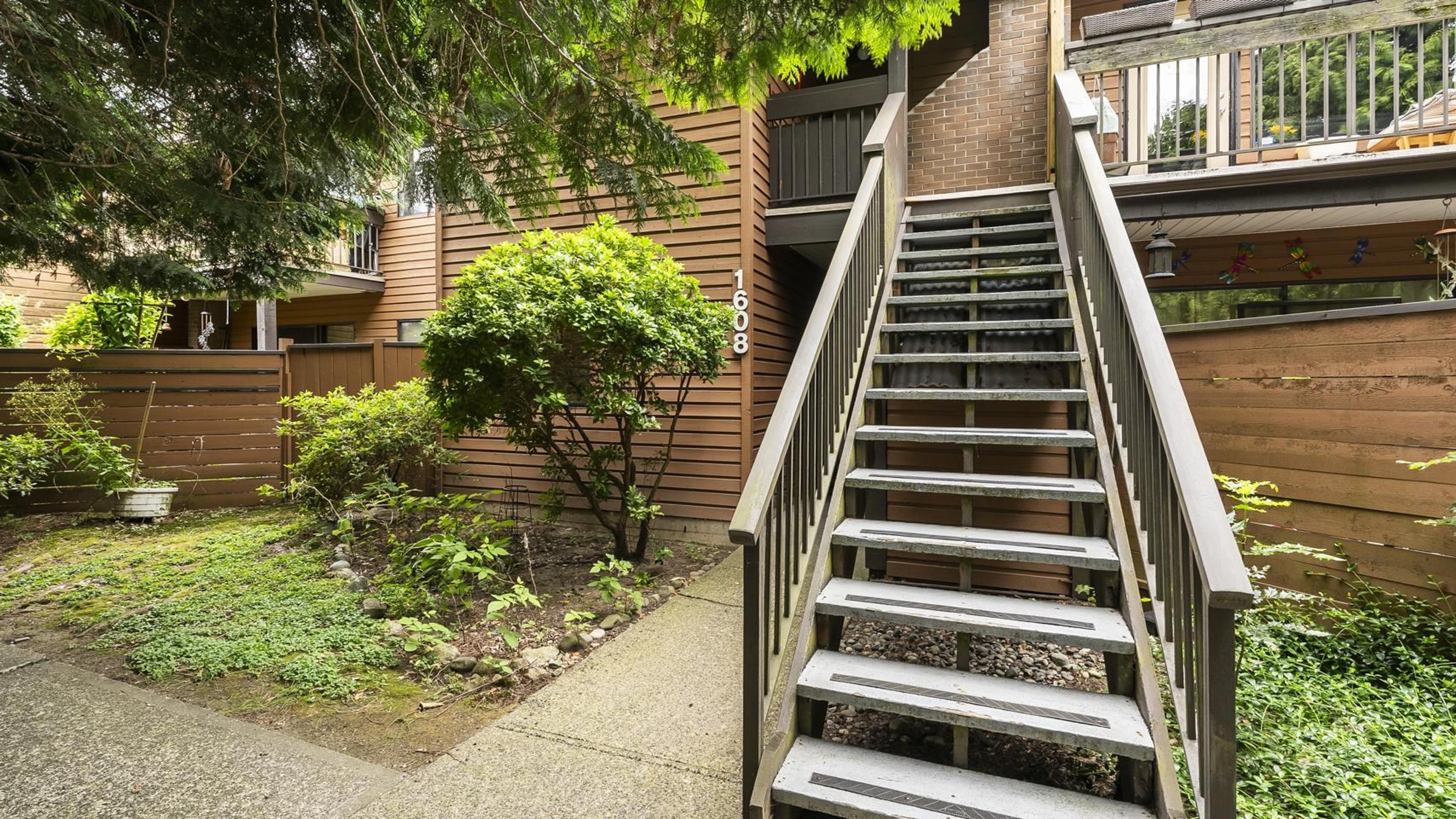 10620 150 Street, Surrey - Exteriors - Photo 2