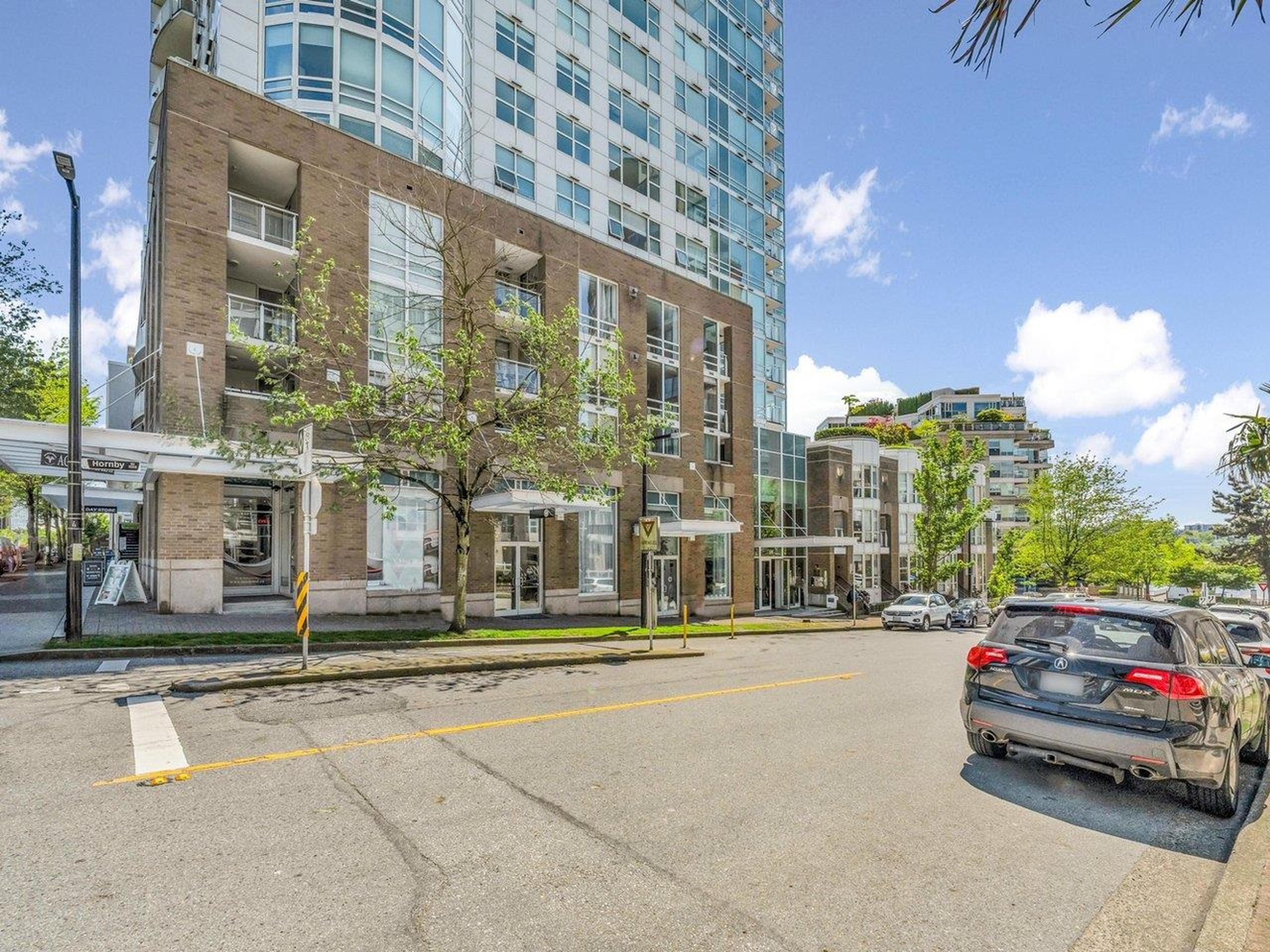 1501 Howe Street, Vancouver - Exteriors - Photo 1