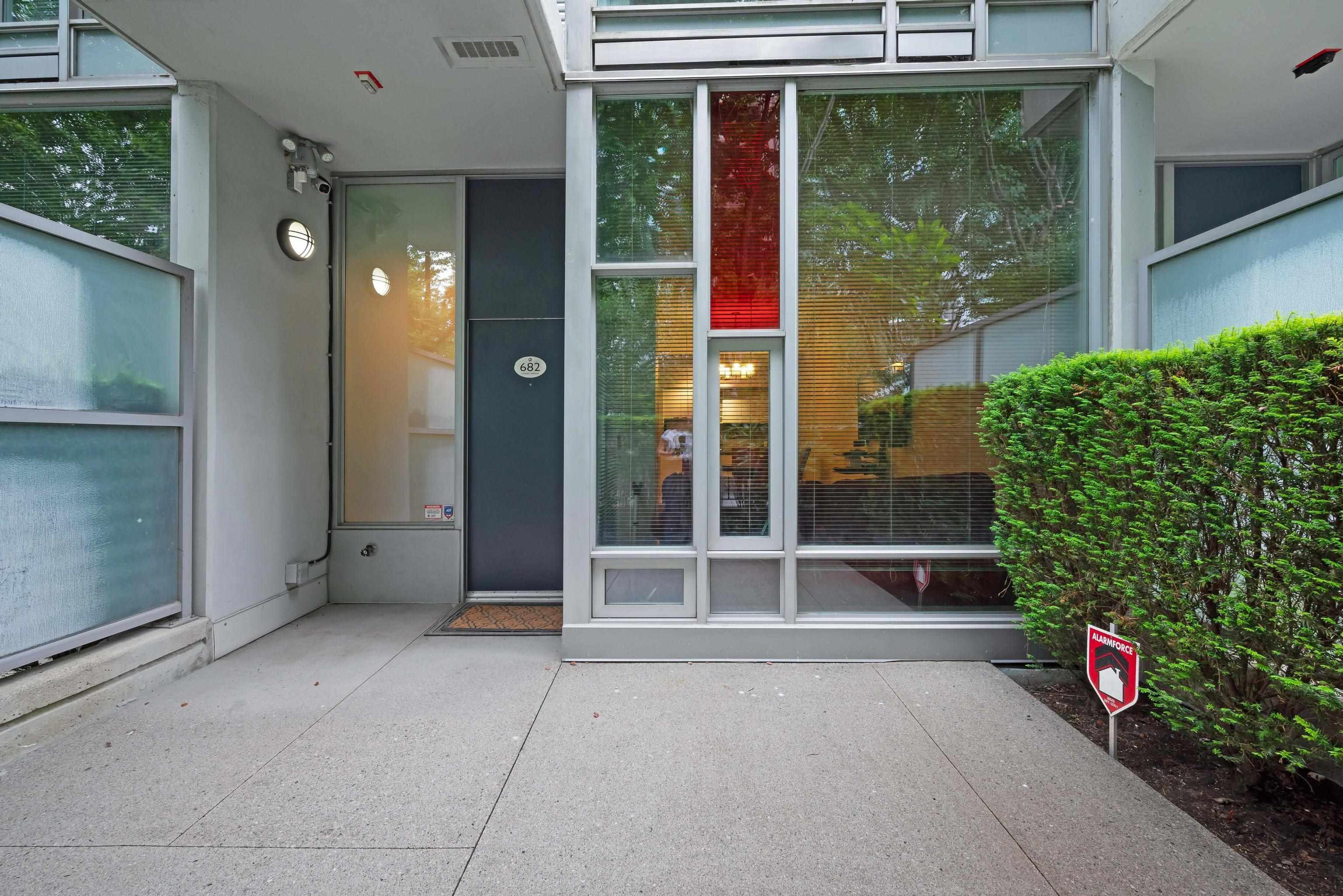 111 W Georgia Street, Vancouver - Exteriors - Photo 1