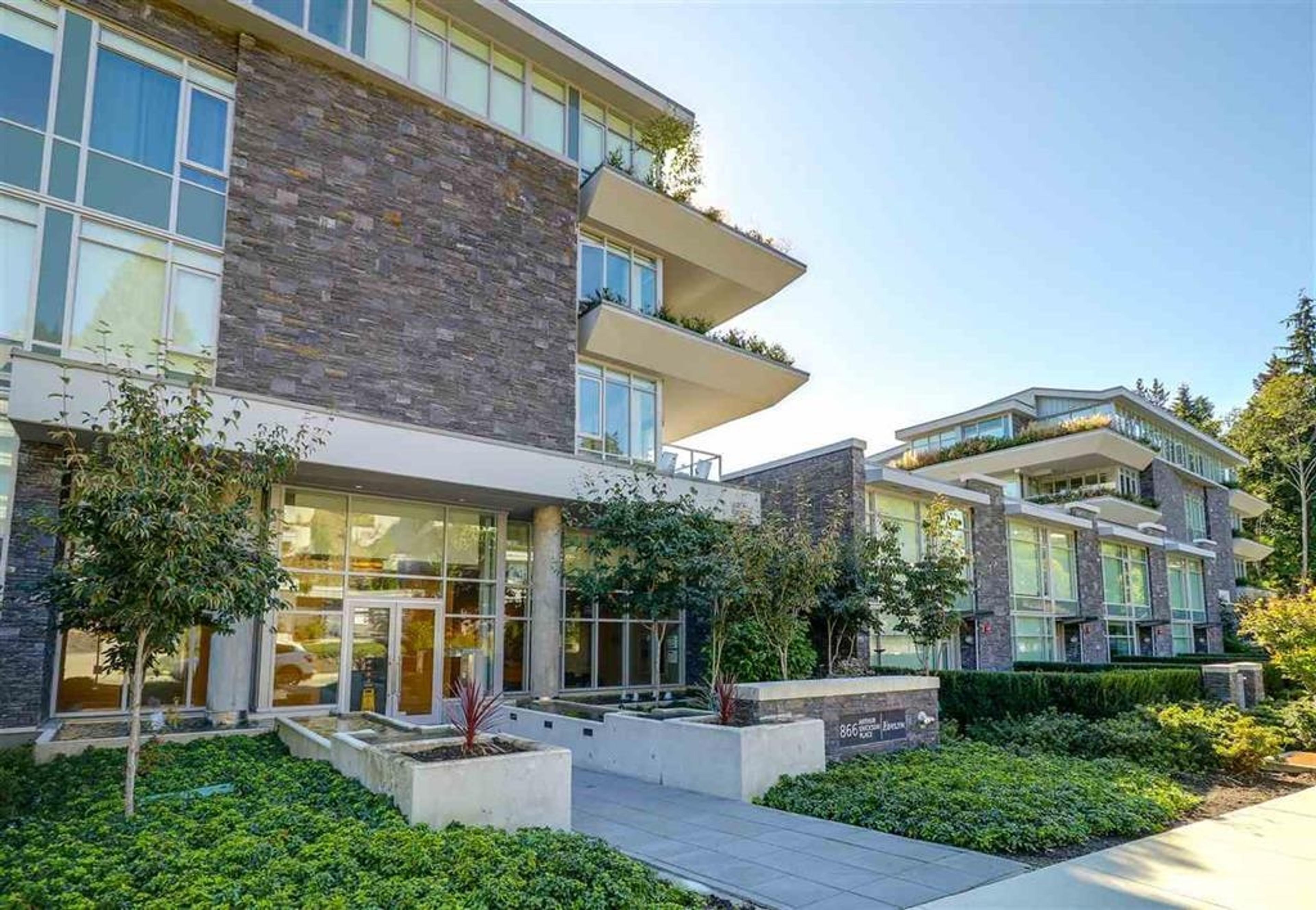 888 Arthur Erickson Place, West Vancouver - Exteriors - Full Complex View - Photo 1