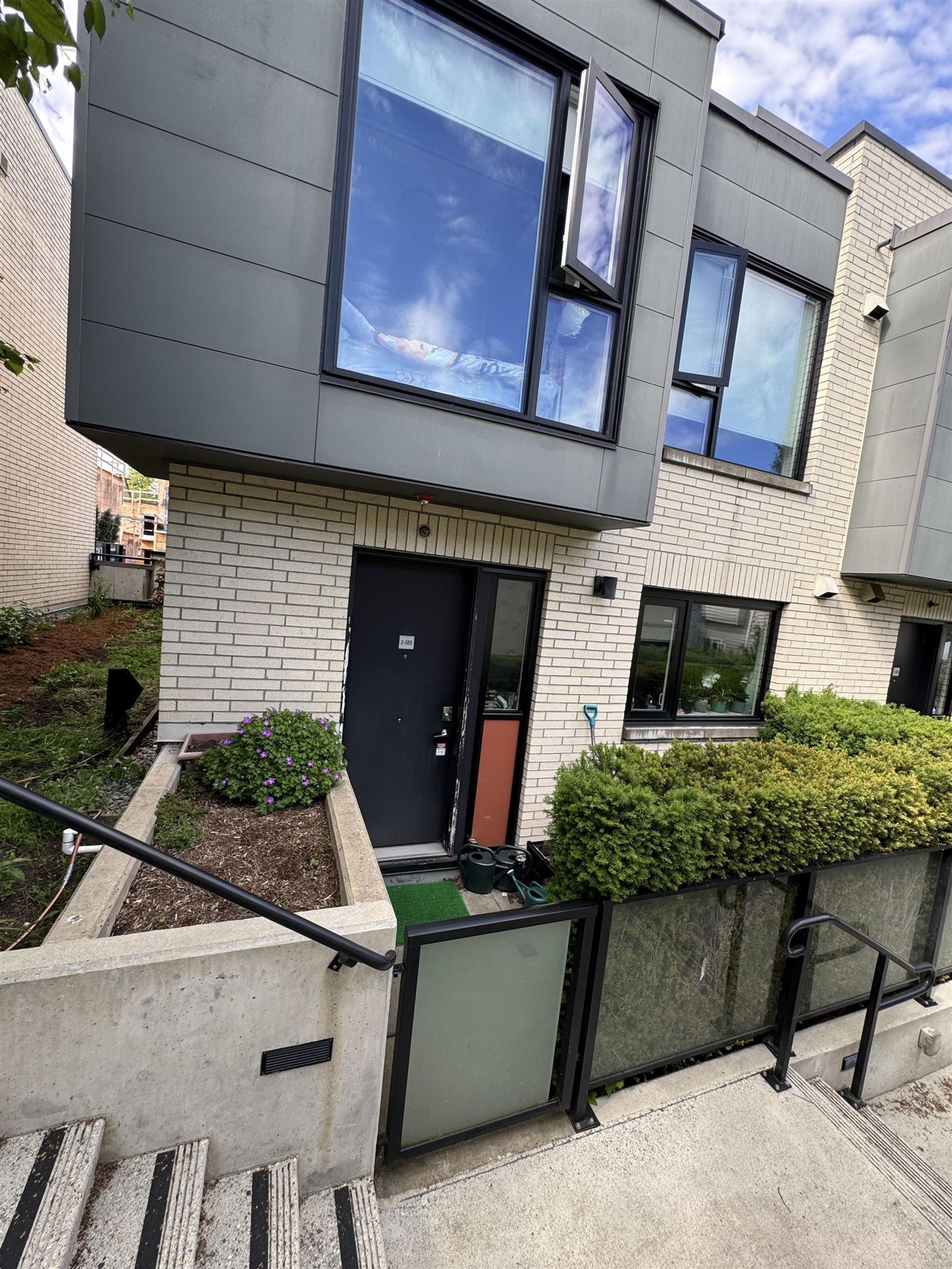 589 W King Edward Avenue, Vancouver - Exteriors - Photo 1