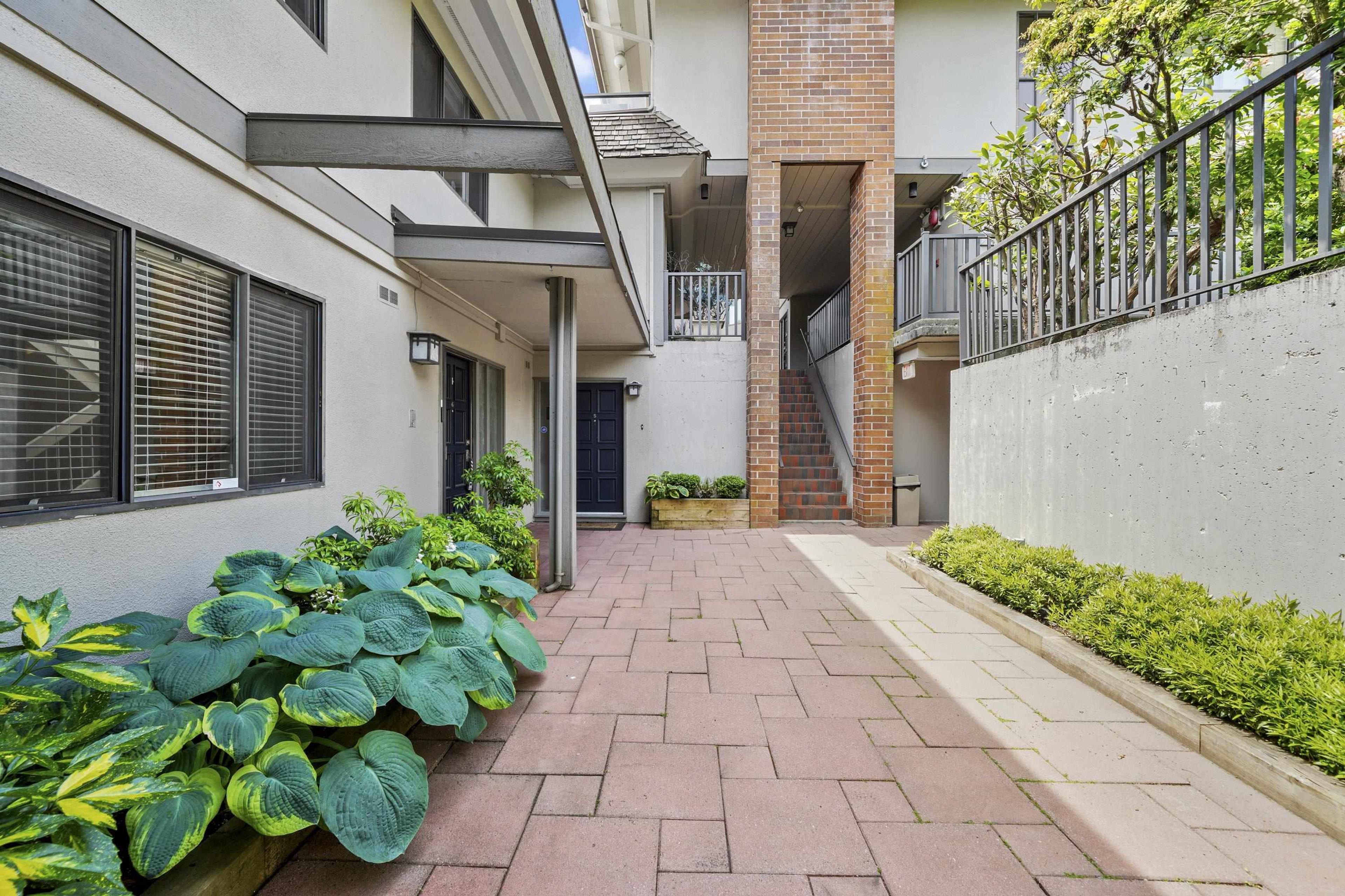 2214 Folkestone Way, West Vancouver - Exteriors - Photo 3