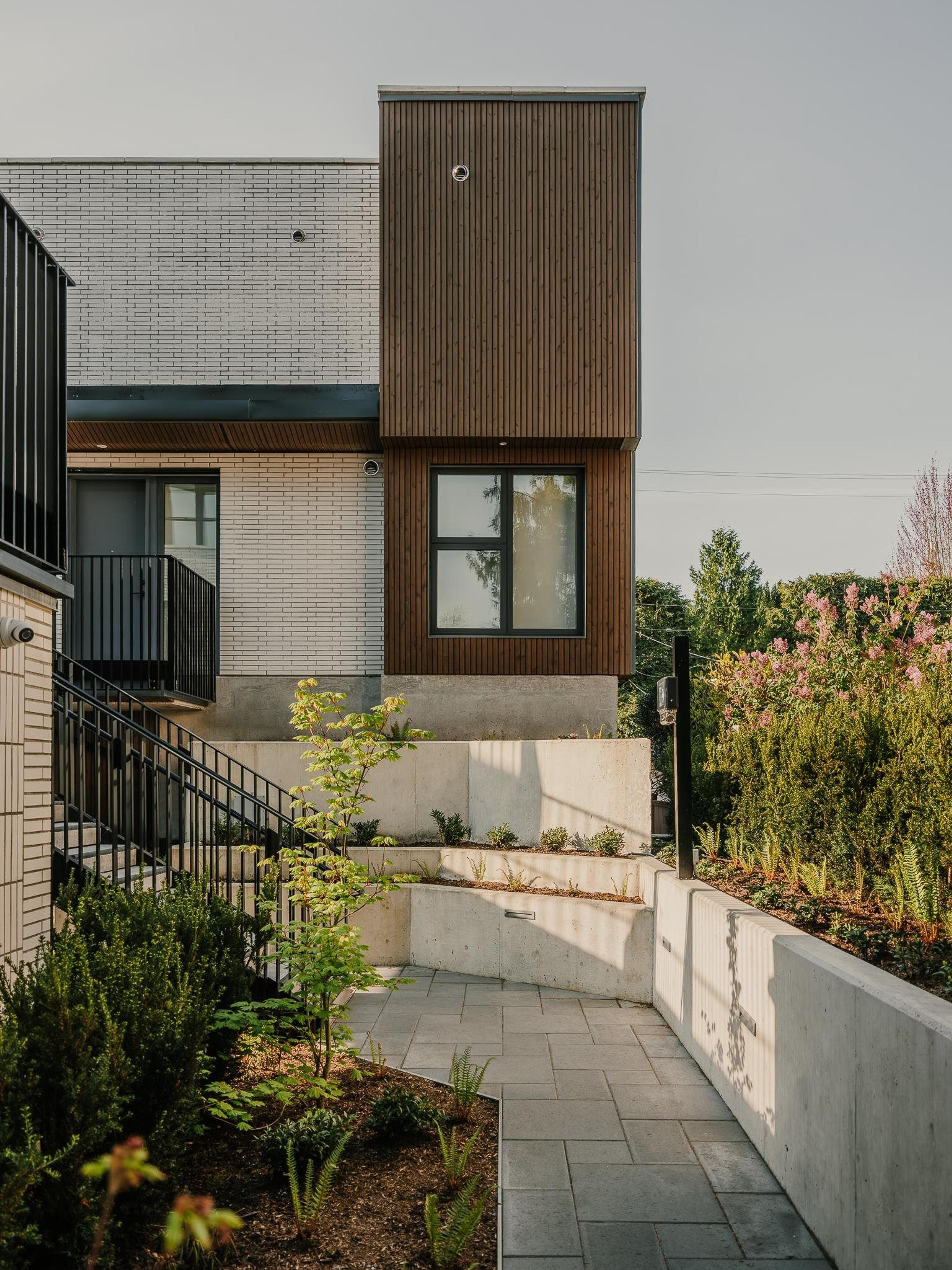 772 W 27th Avenue, Vancouver - Exteriors - Photo 2