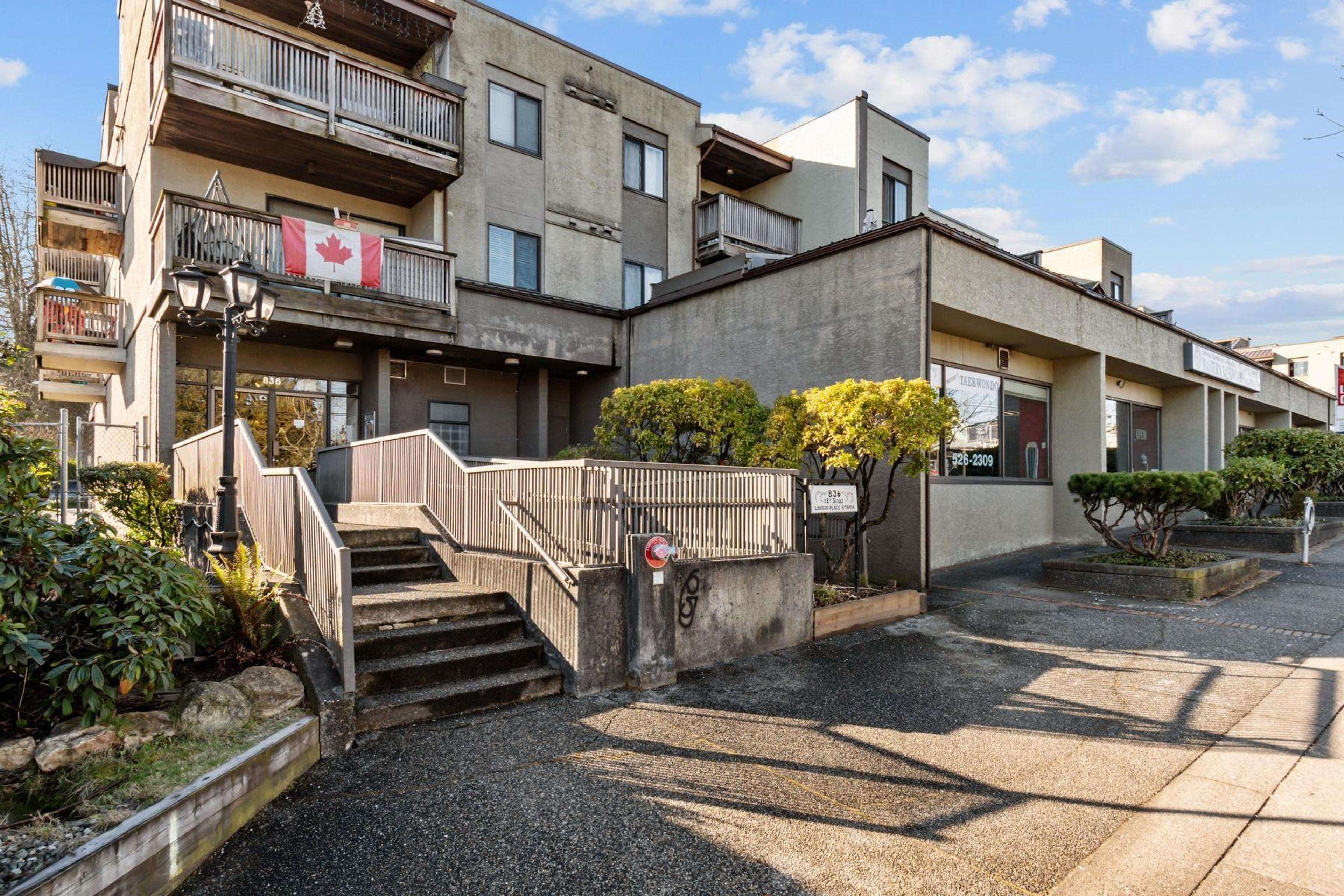 836 Twelfth Street, New Westminster - Exteriors - Photo 3