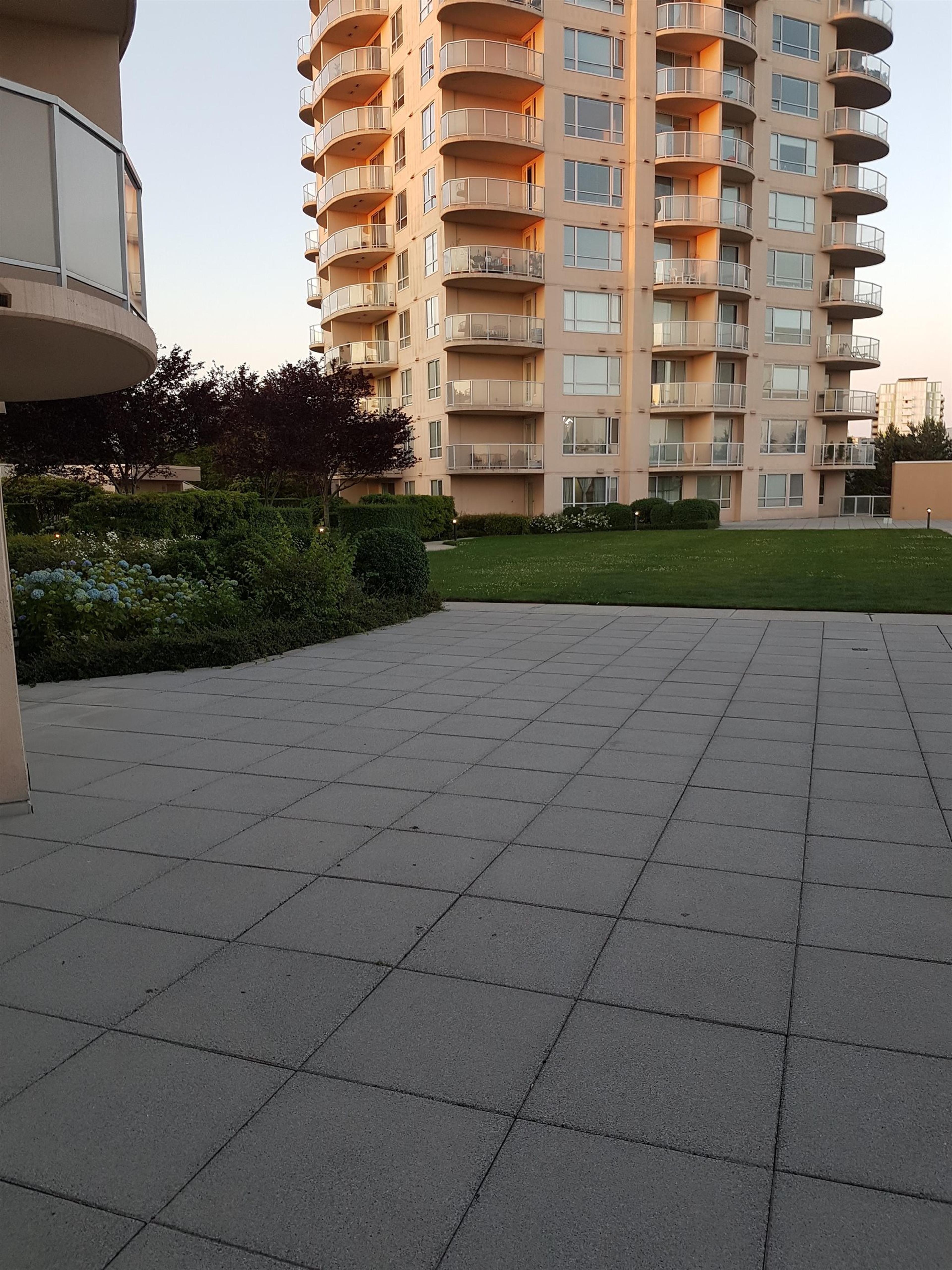 7680 Granville Avenue, Richmond - Exteriors - Photo 3