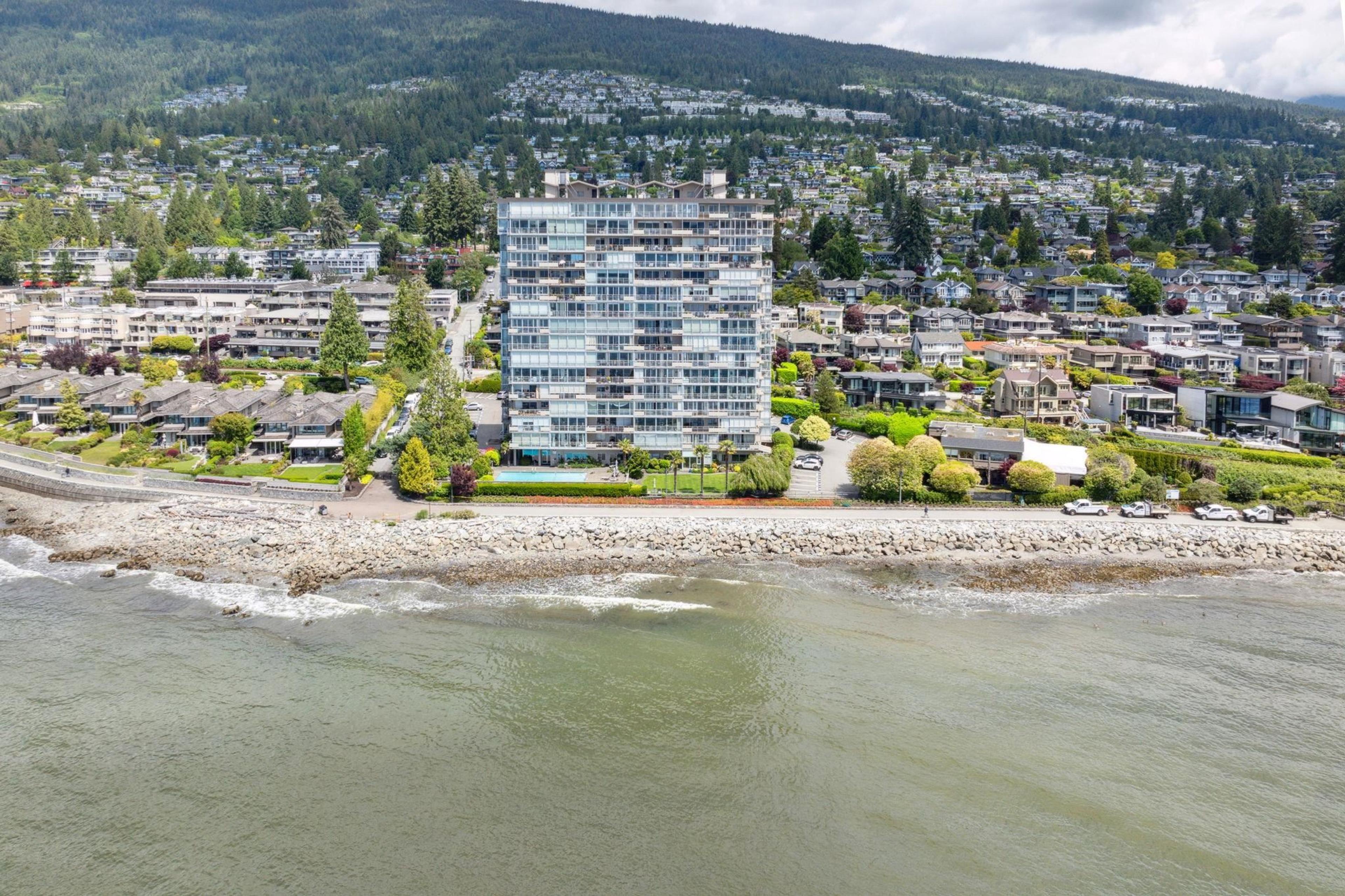 150 24th Street, West Vancouver - Exteriors - Drone/Aerial View - Photo 2