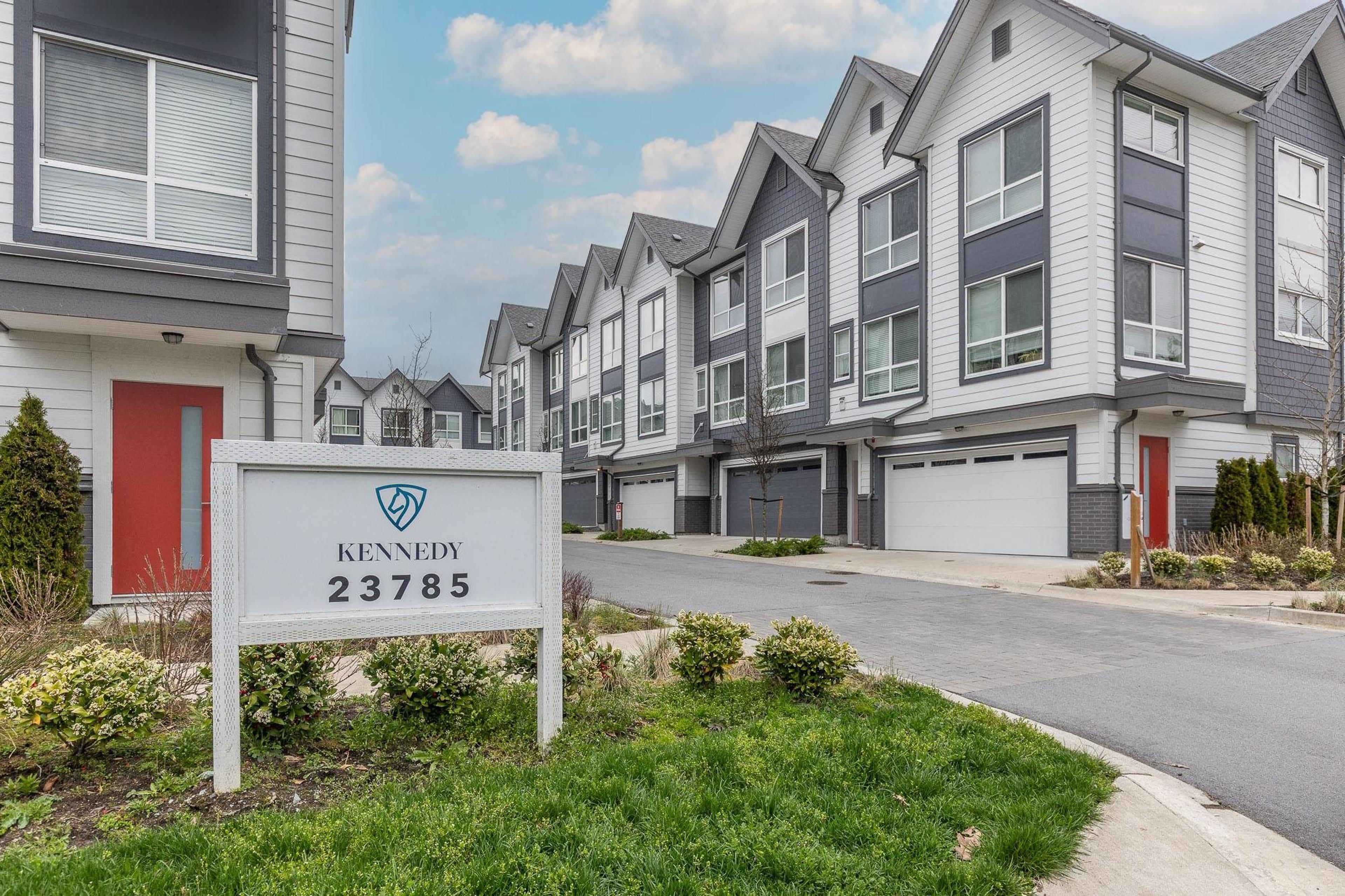 23785 Dewdney Trunk Road, Maple Ridge - Exteriors - Full Complex View - Photo 5