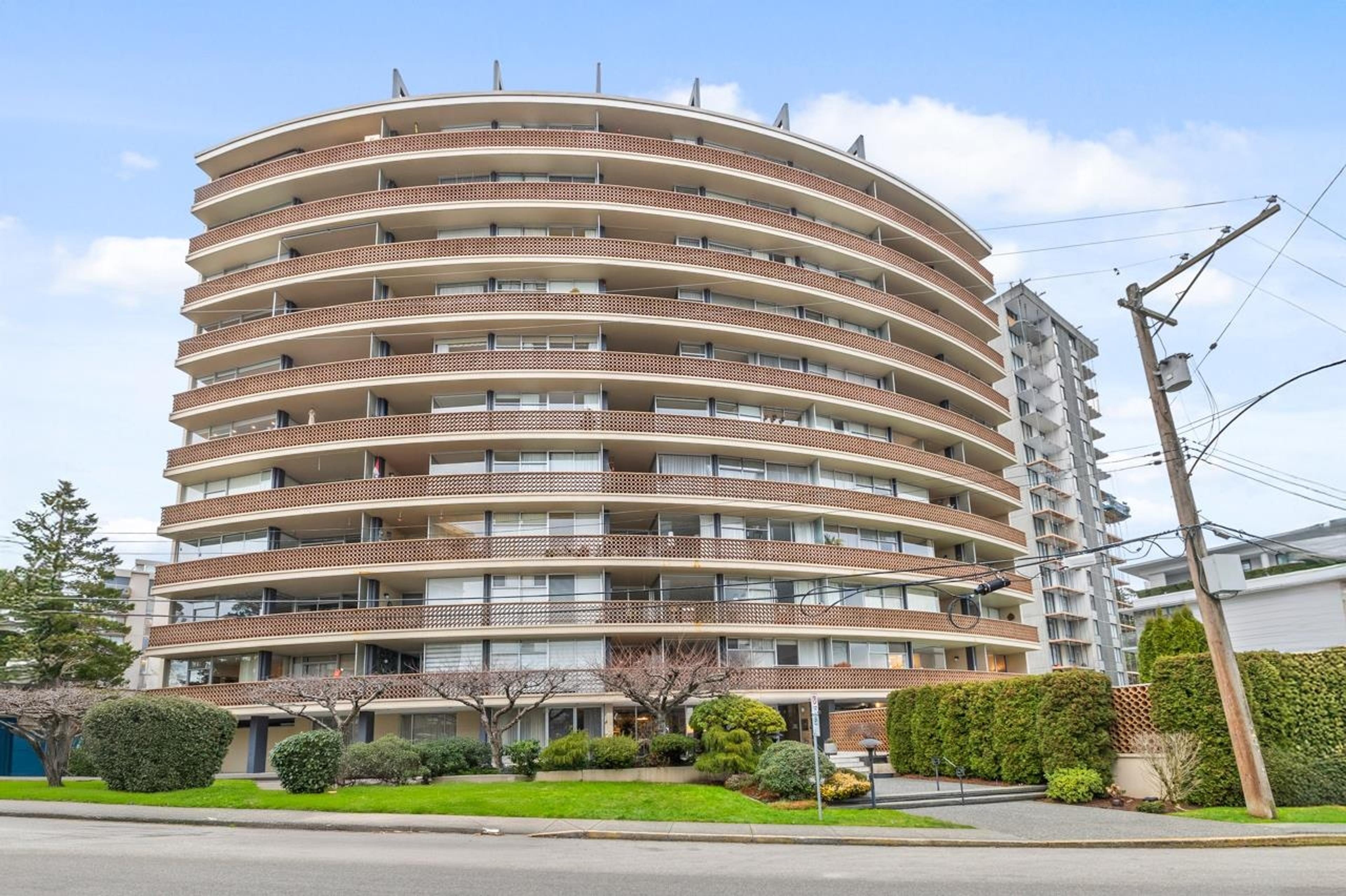 2135 Argyle Avenue, West Vancouver - Exteriors - Photo 1