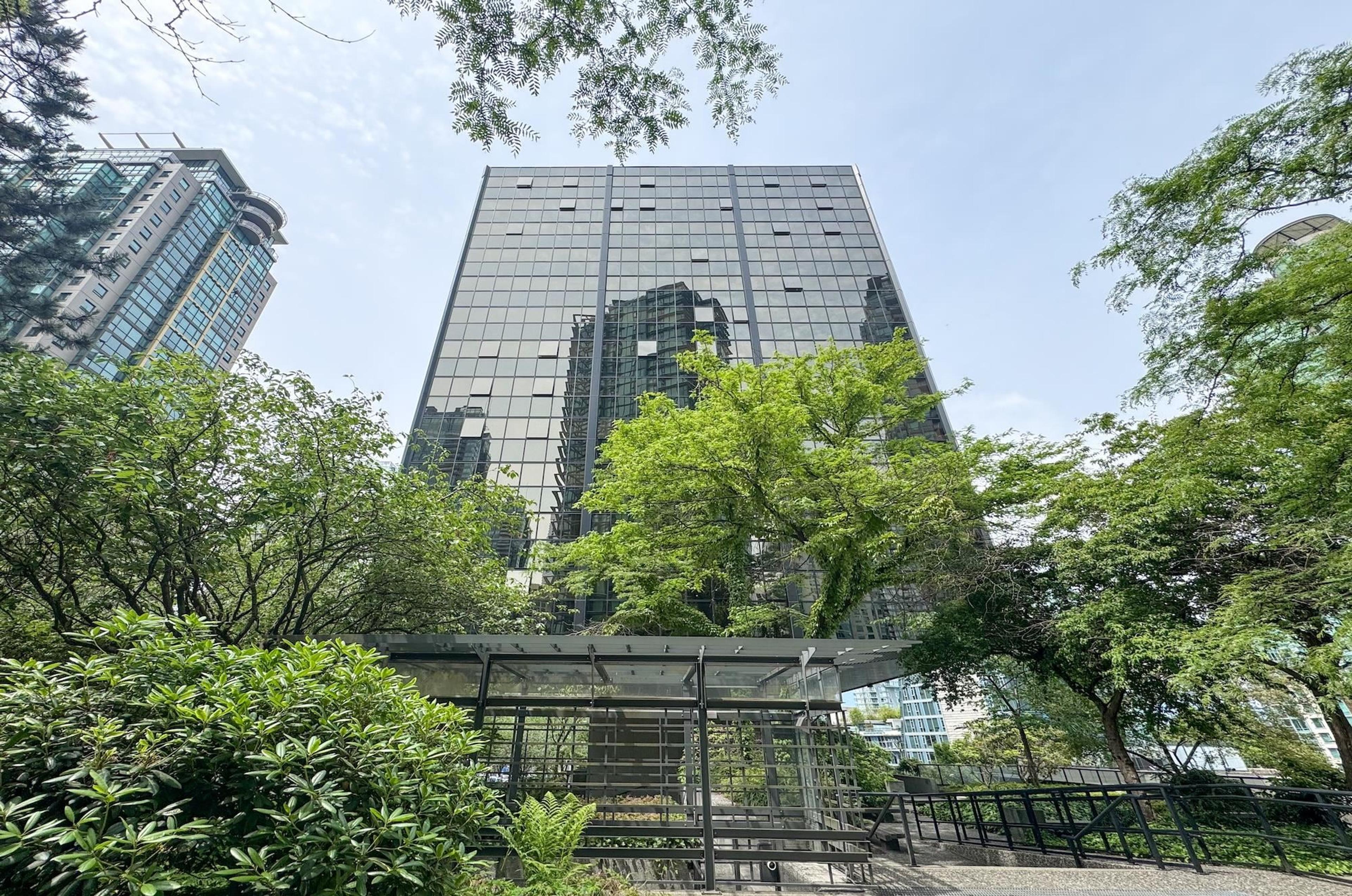 1333 W Georgia Street, Vancouver - Exteriors - Photo 3