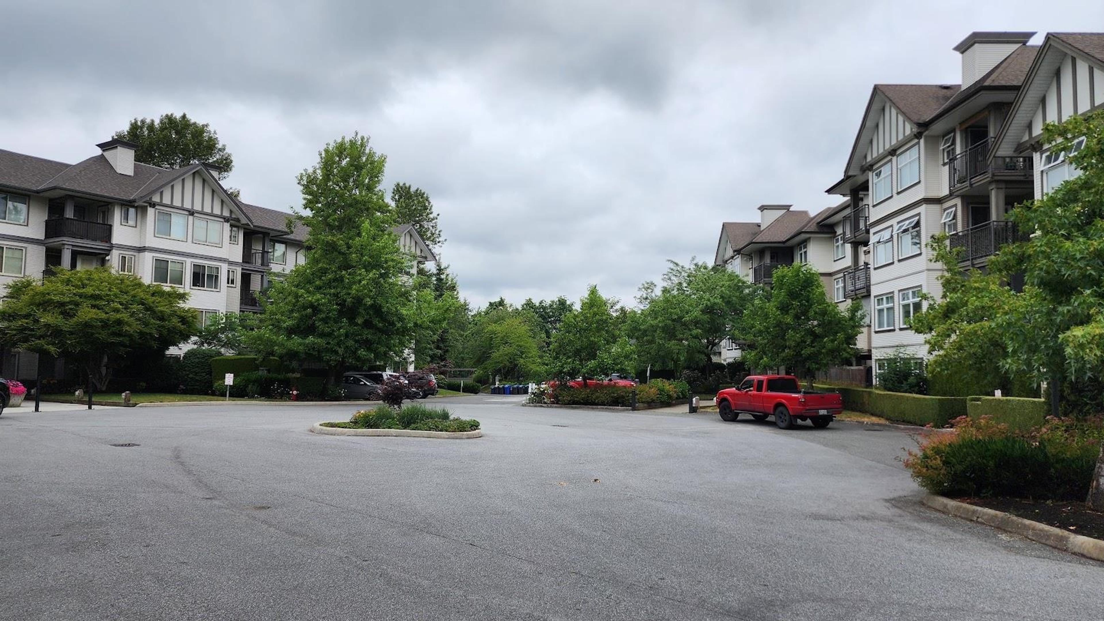 27358 32 Avenue, Langley - Exteriors - Full Complex View - Photo 4