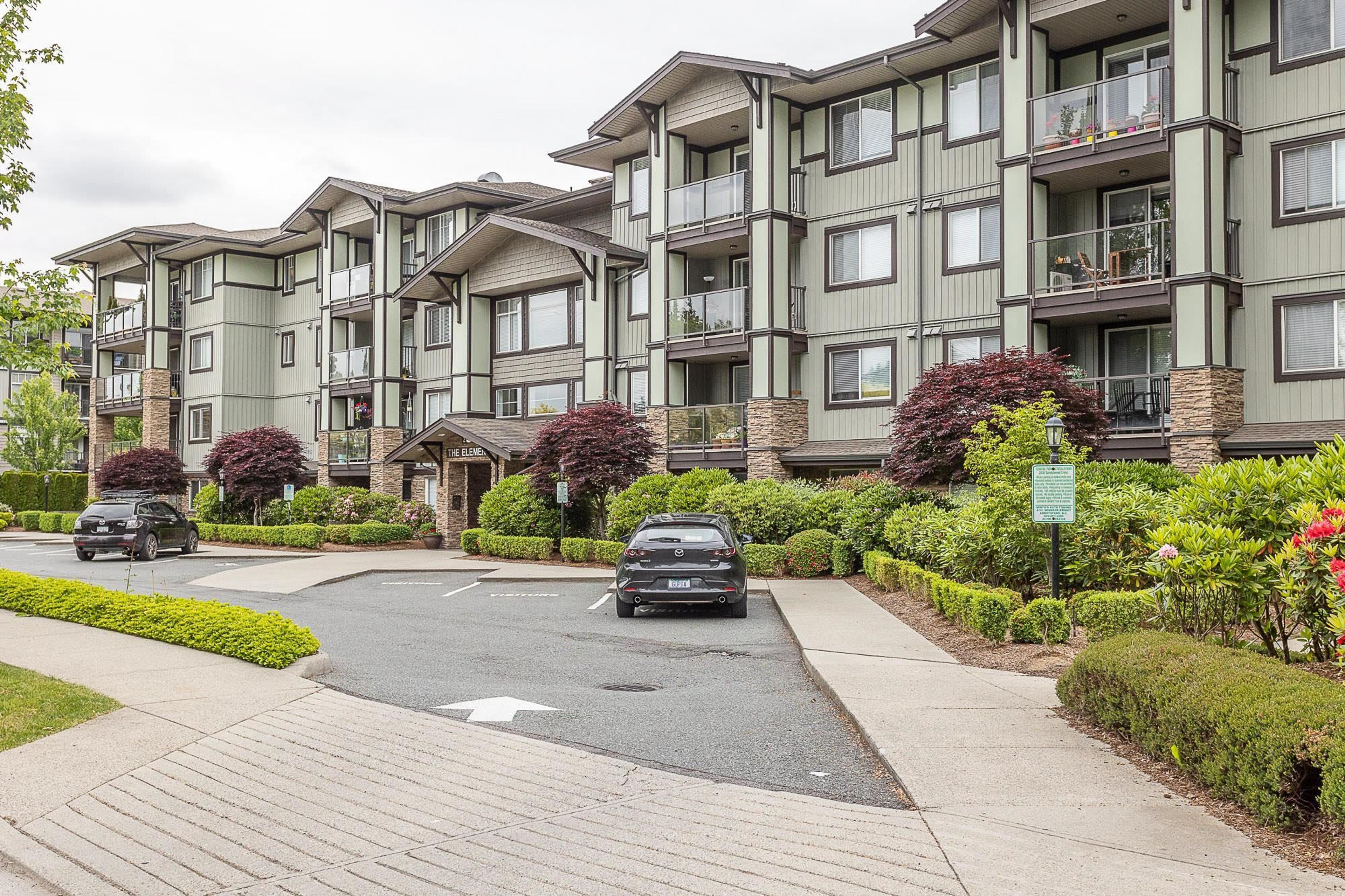 2038 Sandalwood Crescent, Abbotsford - Exteriors - Full Complex View - Photo 1