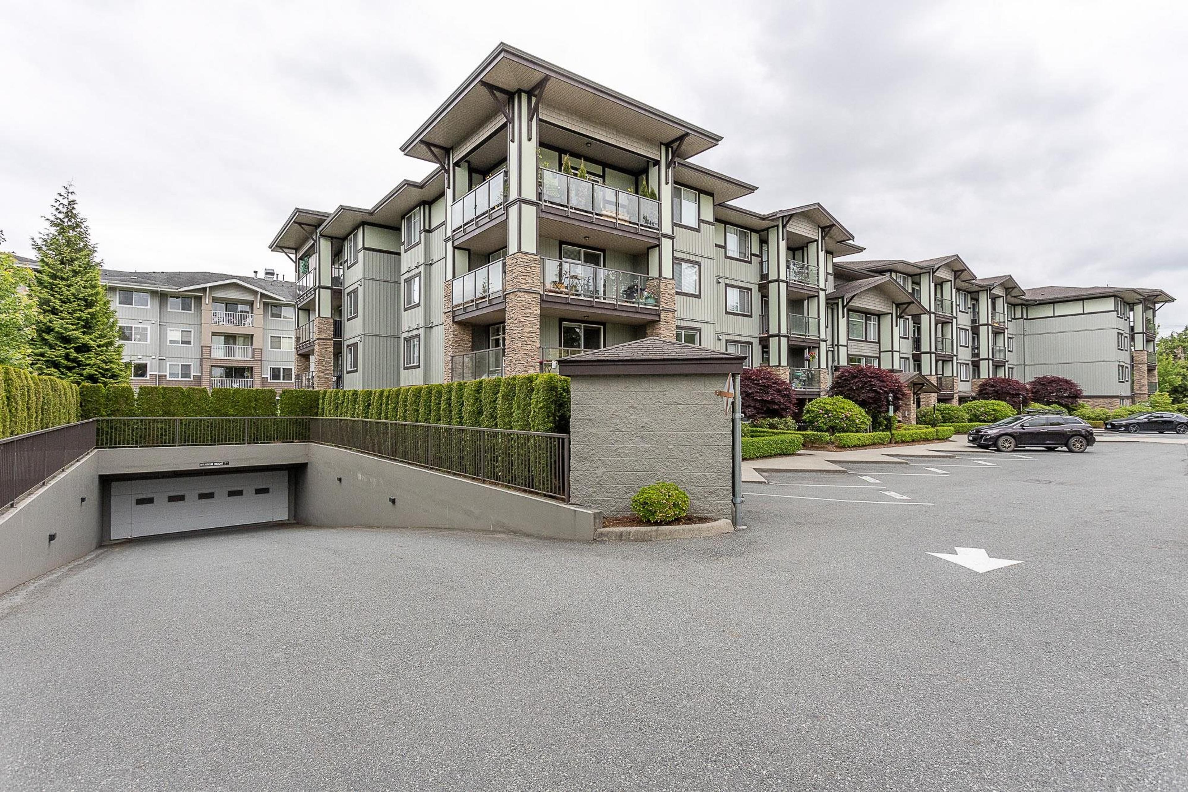2038 Sandalwood Crescent, Abbotsford - Exteriors - Photo 2