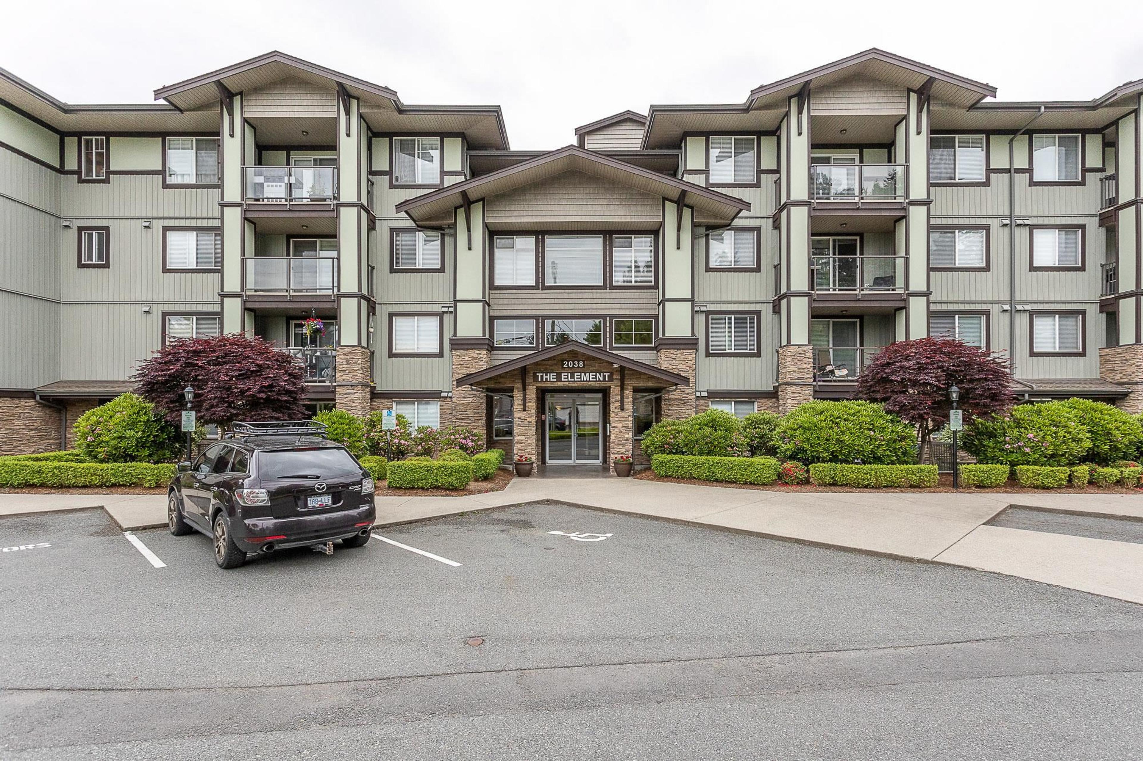 2038 Sandalwood Crescent, Abbotsford - Exteriors - Full Complex View - Photo 3