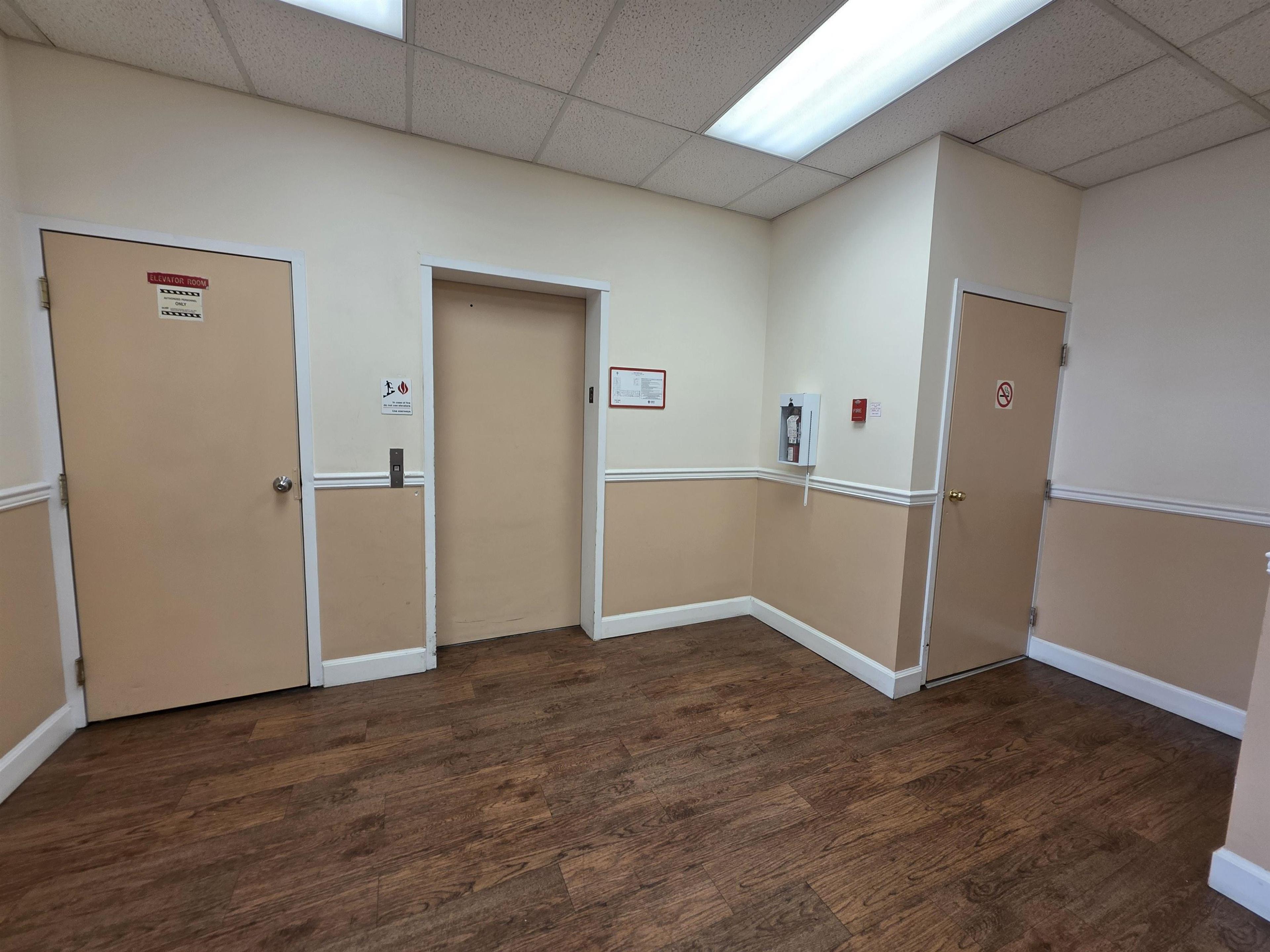 13771 72a Avenue, Surrey - Common Areas - Lobbies / Hallways / Foyers, Elevators / Stairwells - Photo 3