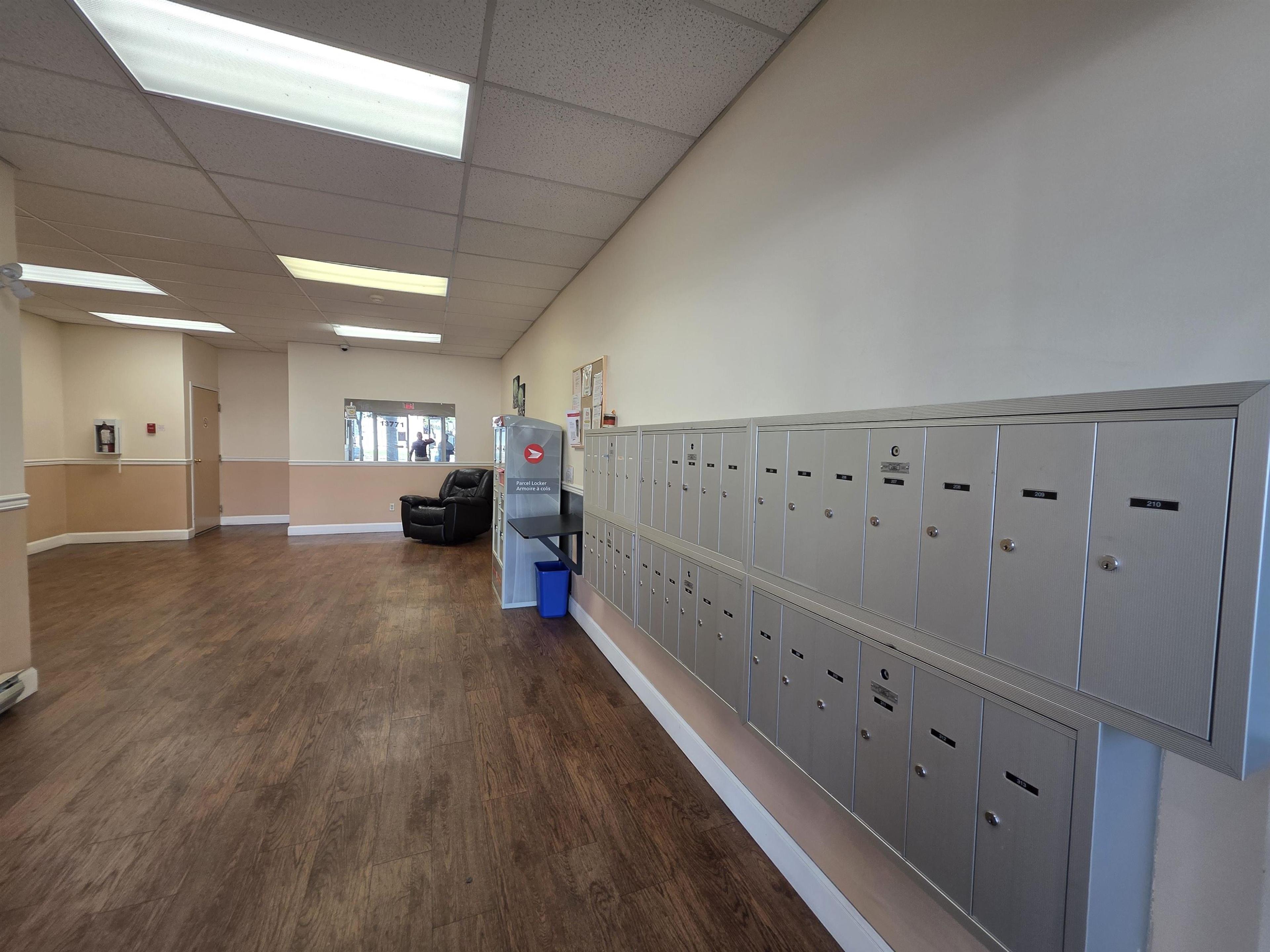 13771 72a Avenue, Surrey - Common Areas - Lobbies / Hallways / Foyers - Photo 6