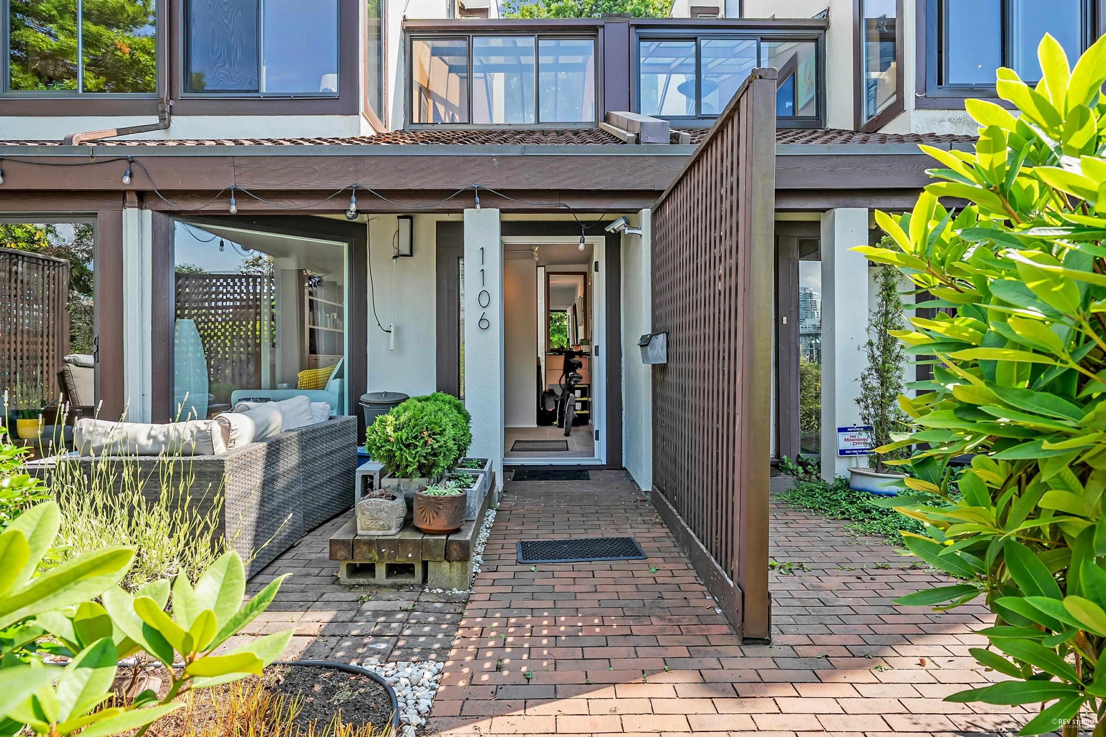 1106 Ironwork Passage, Vancouver - Exteriors - Photo 1