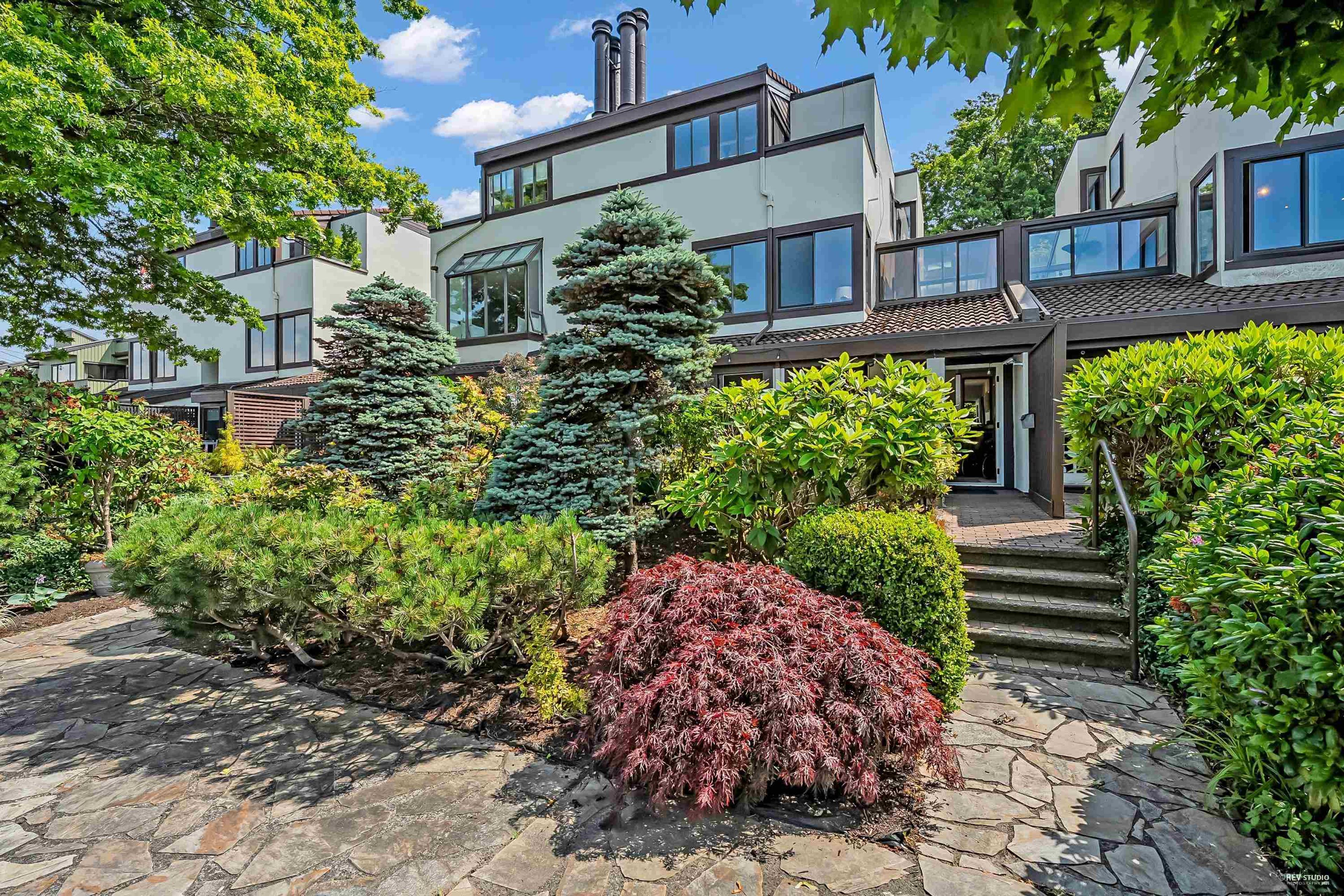 1106 Ironwork Passage, Vancouver - Exteriors - Full Complex View - Photo 4