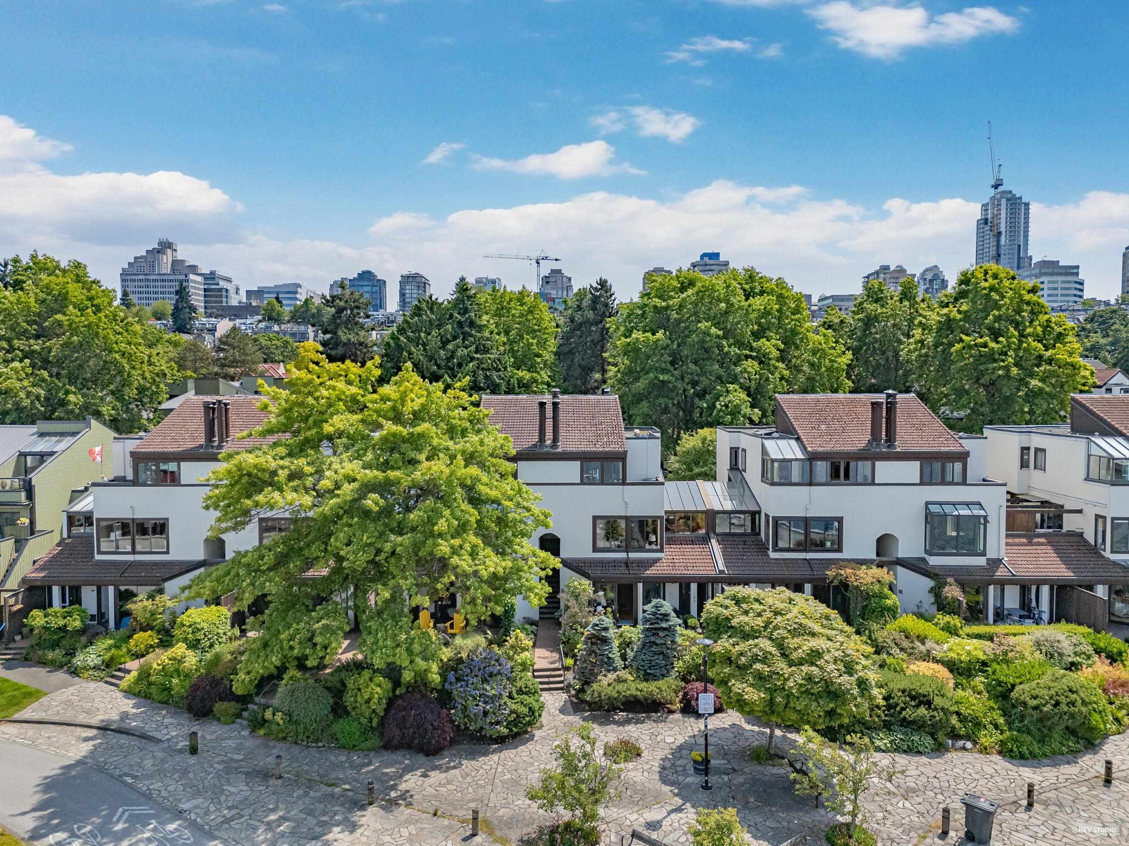 1106 Ironwork Passage, Vancouver - Exteriors - Full Complex View, Drone/Aerial View - Photo 5