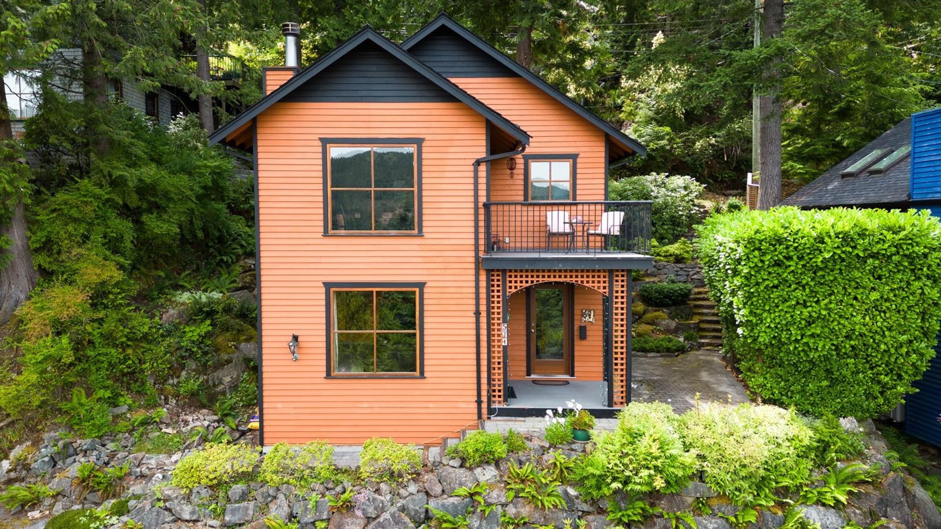 585 Artisan Lane, Bowen Island - Exteriors - Photo 1