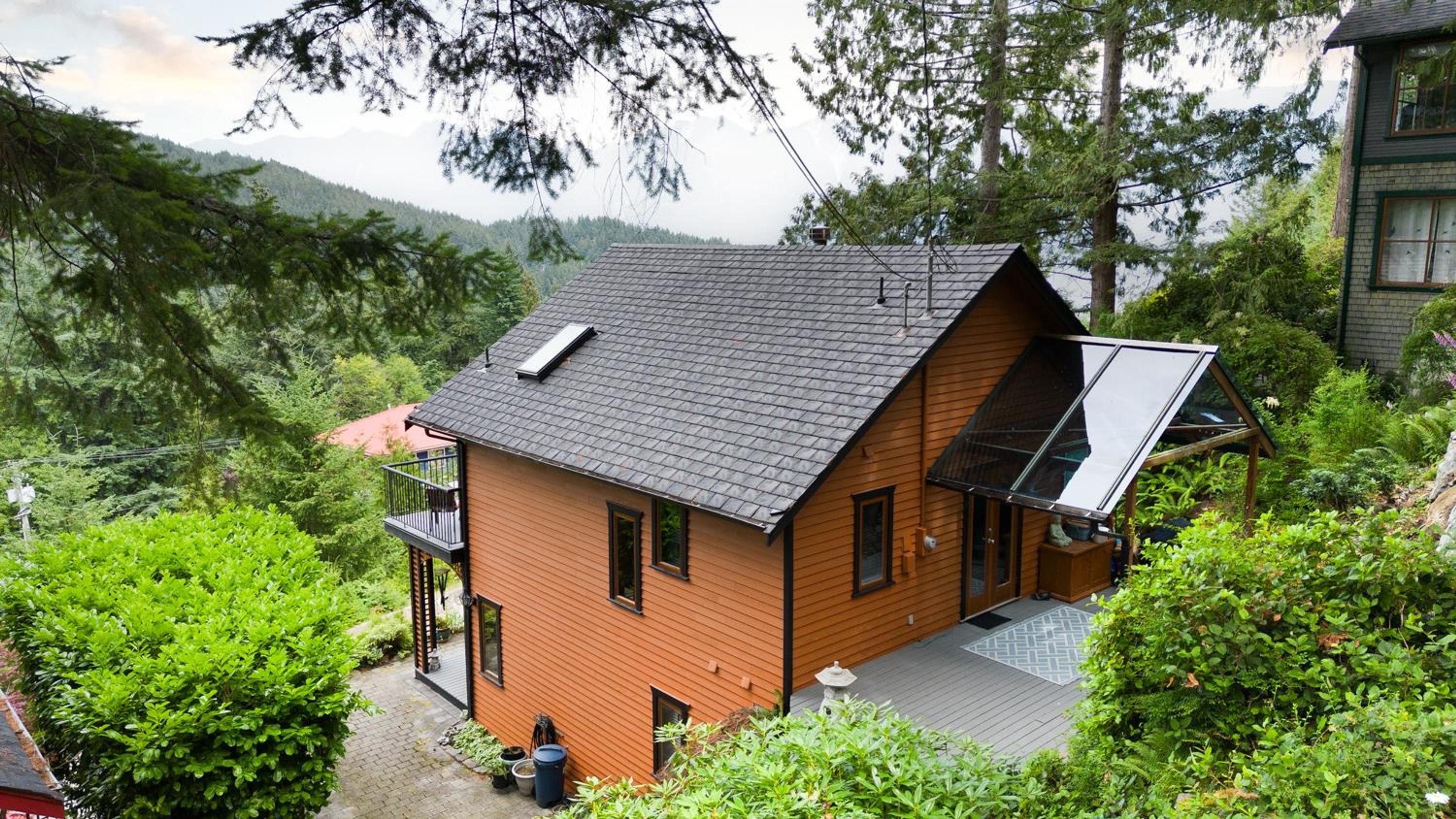 585 Artisan Lane, Bowen Island - Exteriors - Photo 4