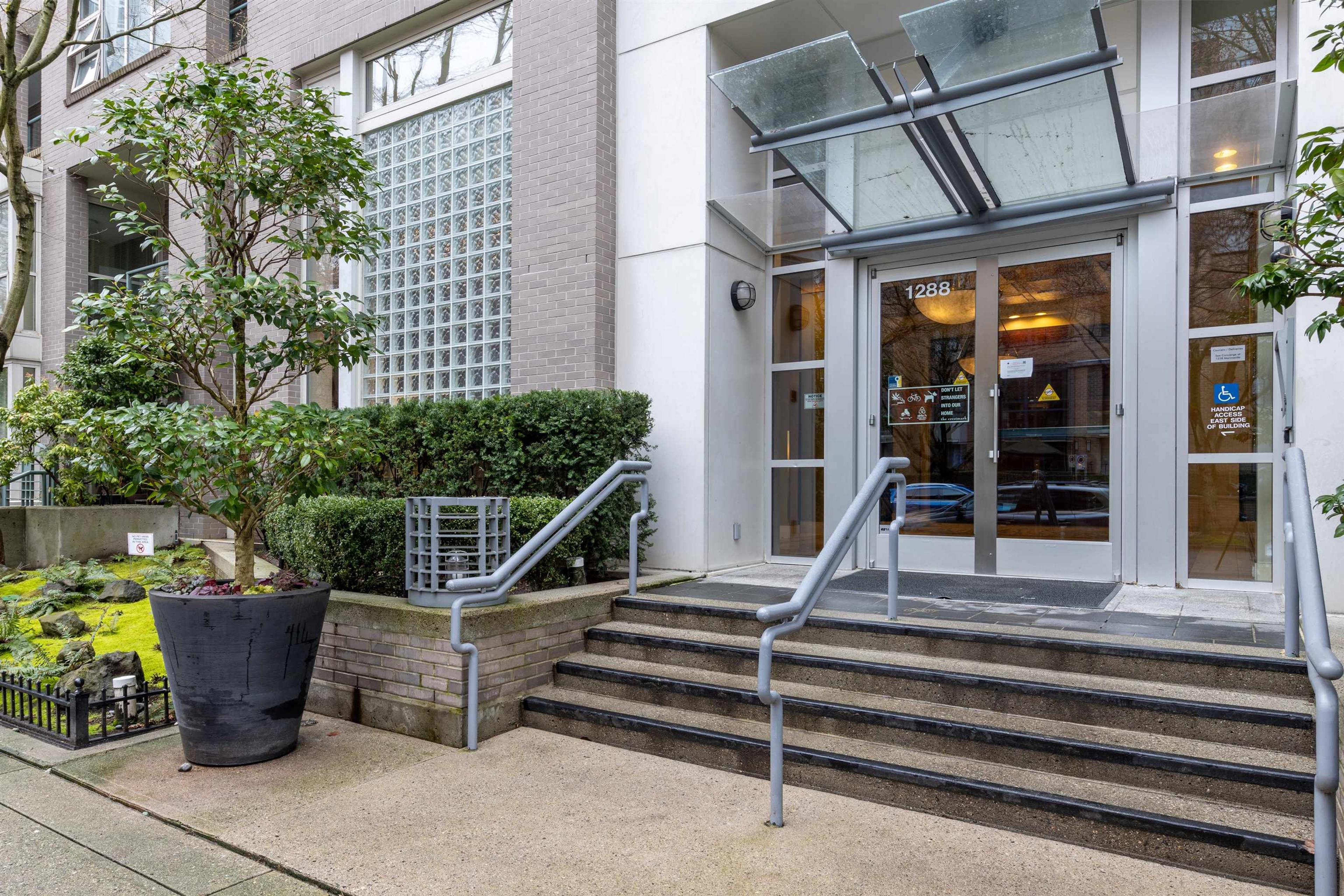 1288 Marinaside Crescent, Vancouver - Exteriors - Photo 2