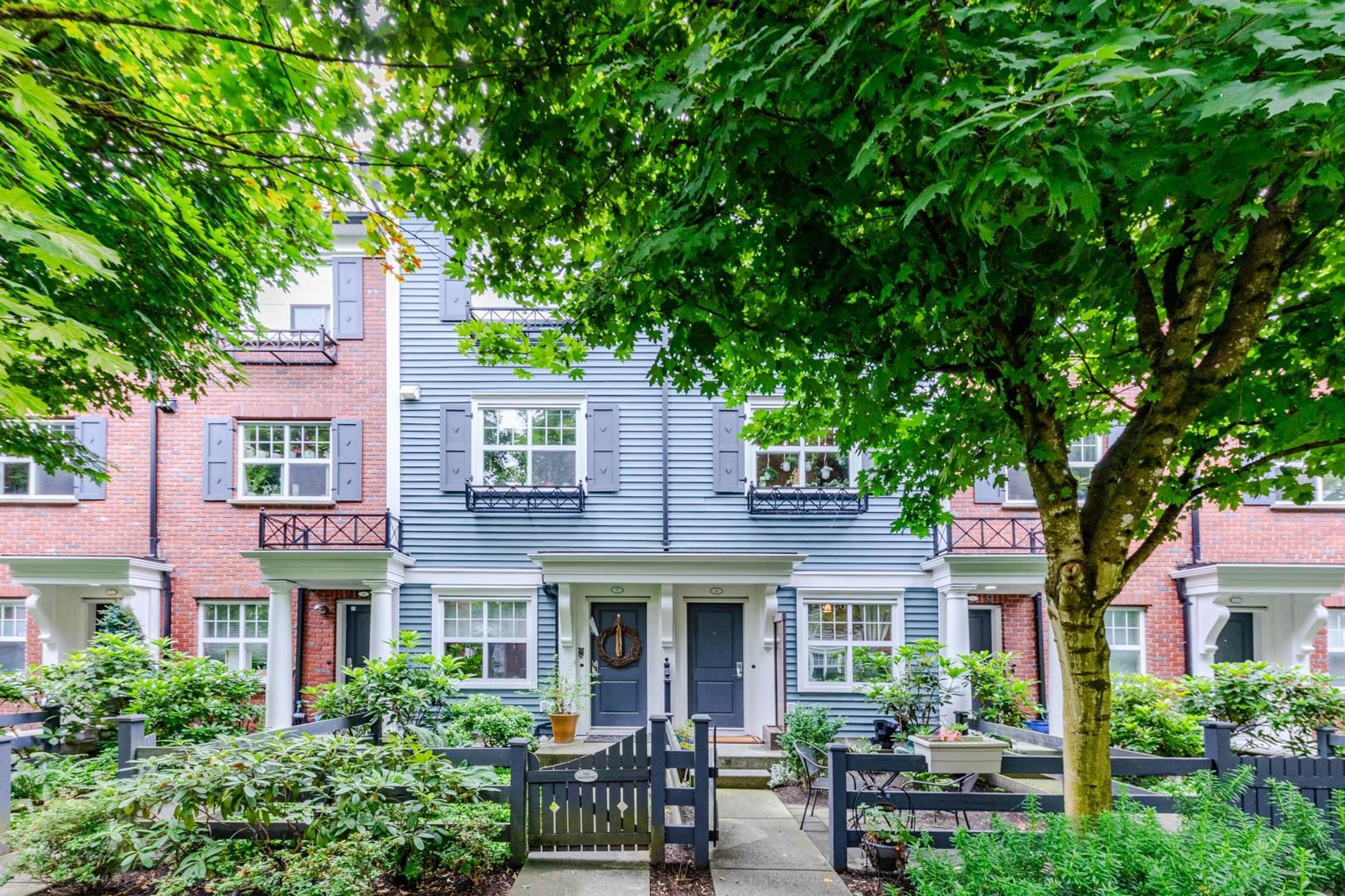 19538 Bishops Reach, Pitt Meadows - Exteriors - Full Complex View - Photo 2