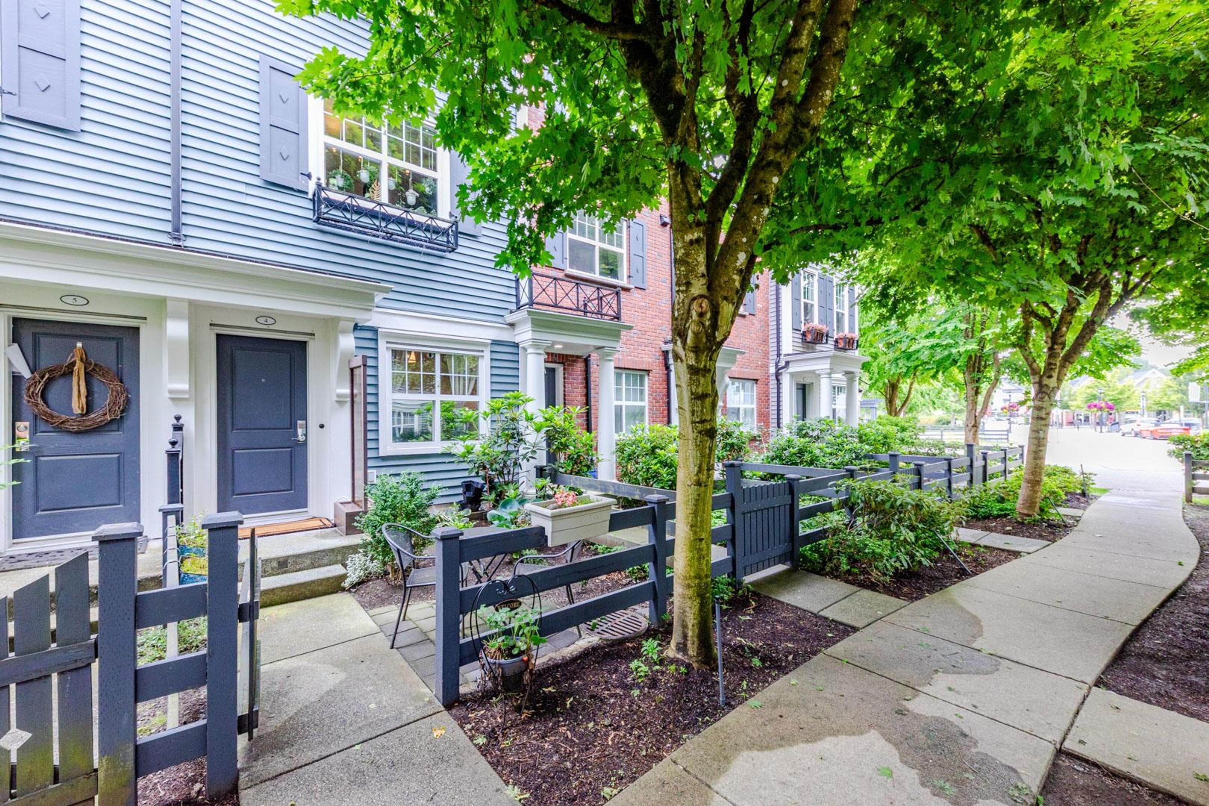 19538 Bishops Reach, Pitt Meadows - Exteriors - Full Complex View - Photo 8