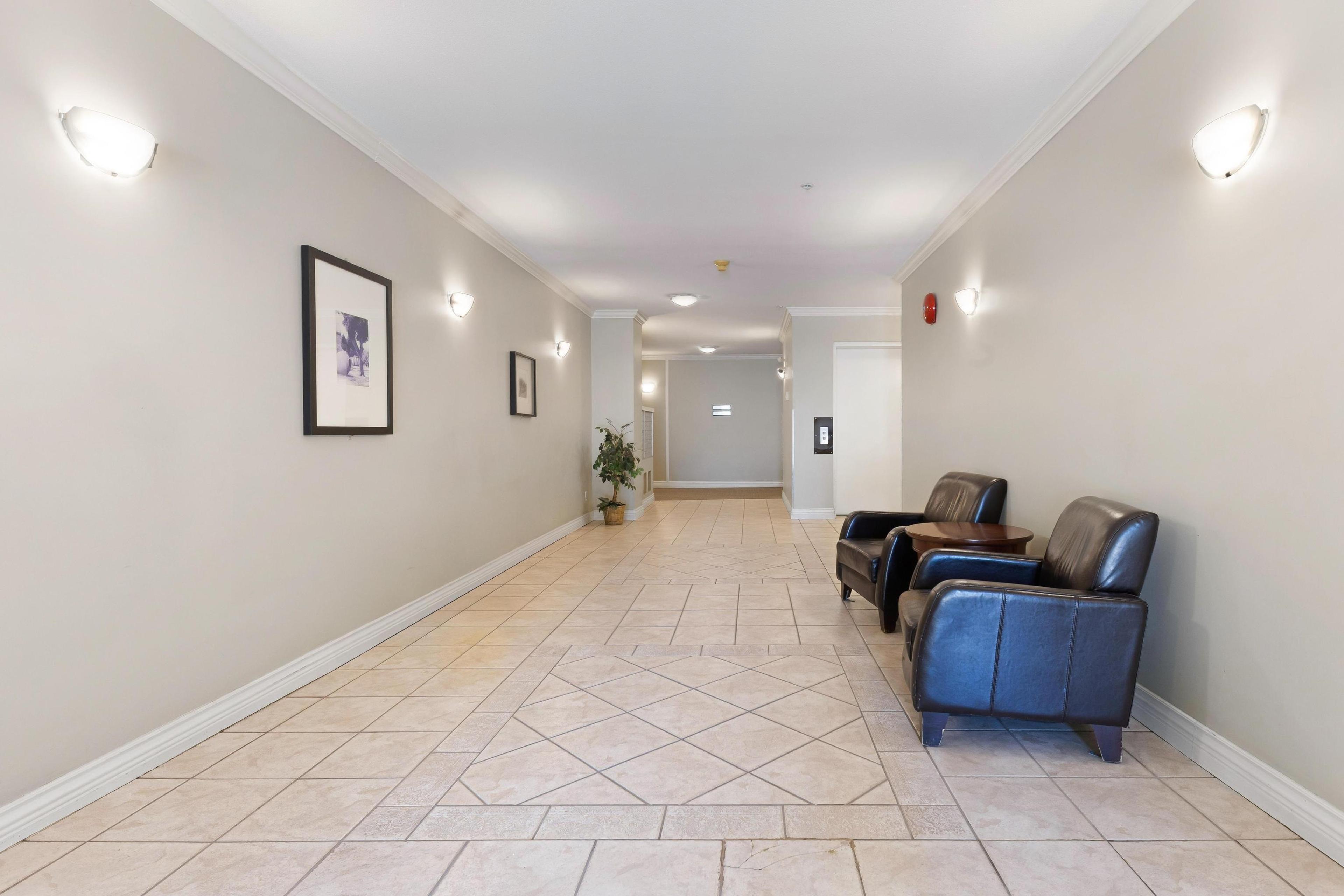 3333 W 4th Avenue, Vancouver - Common Areas - Lobbies / Hallways / Foyers - Photo 1
