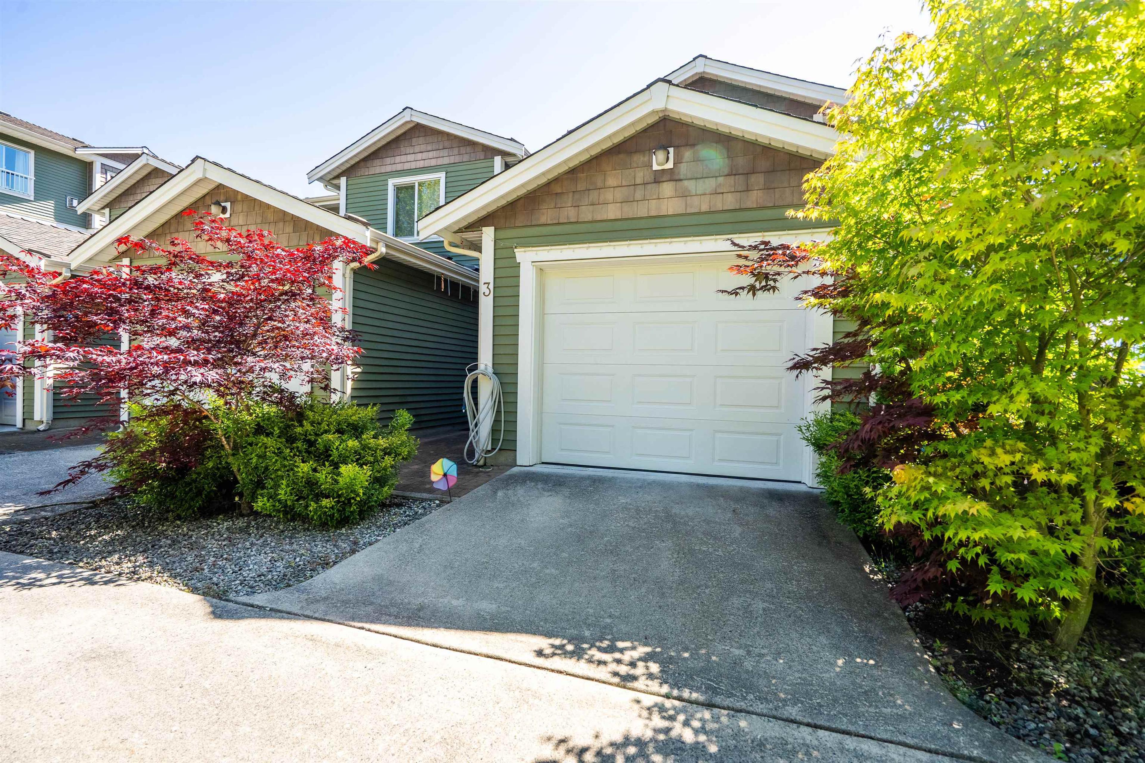 624 Shaw Road, Gibsons - Exteriors - Photo 1